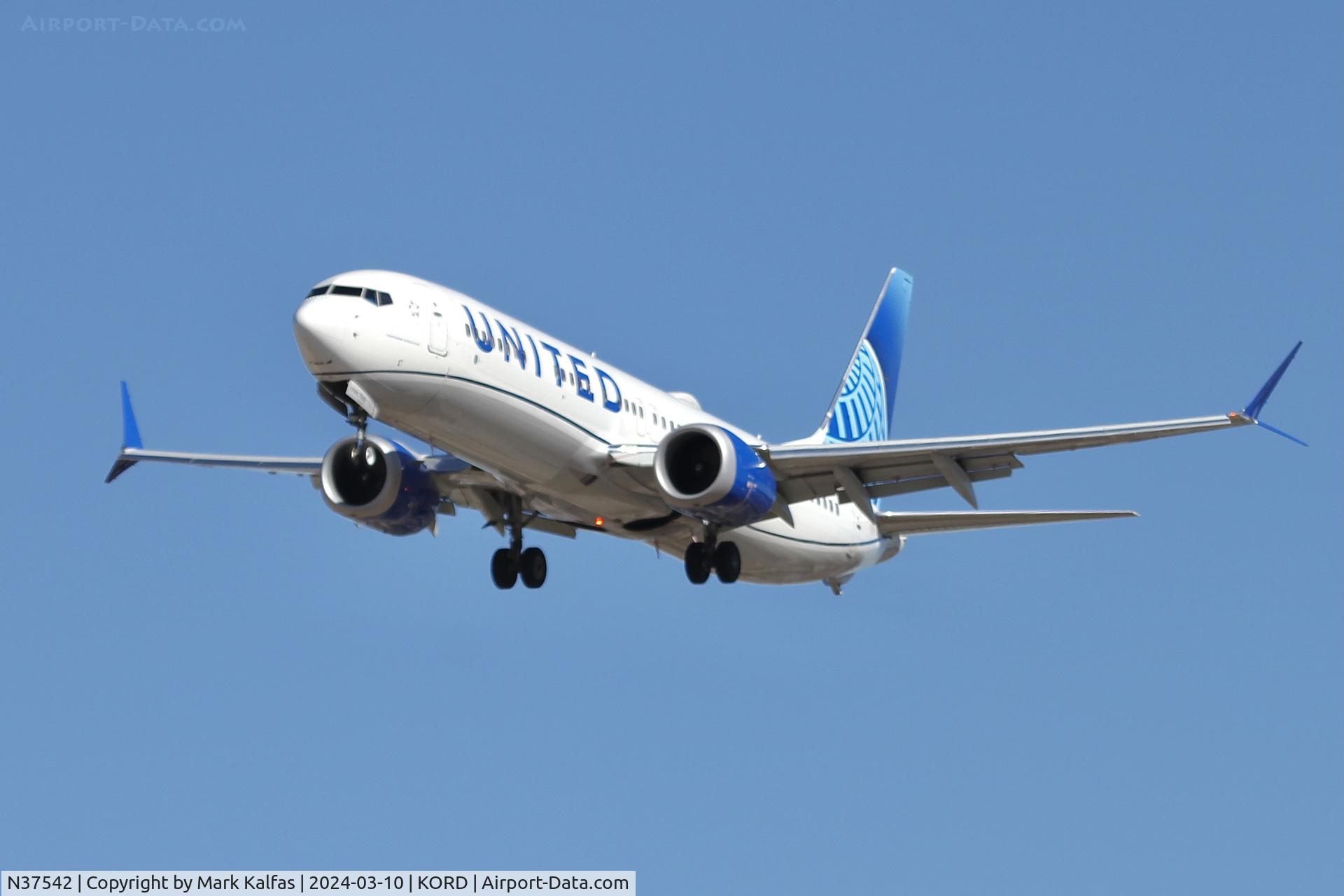 N37542, 2022 Boeing 737-9 MAX C/N 64470, B39M United Airlines Boeing 737-Max 9 N37542 UAL323 EWR-ORD