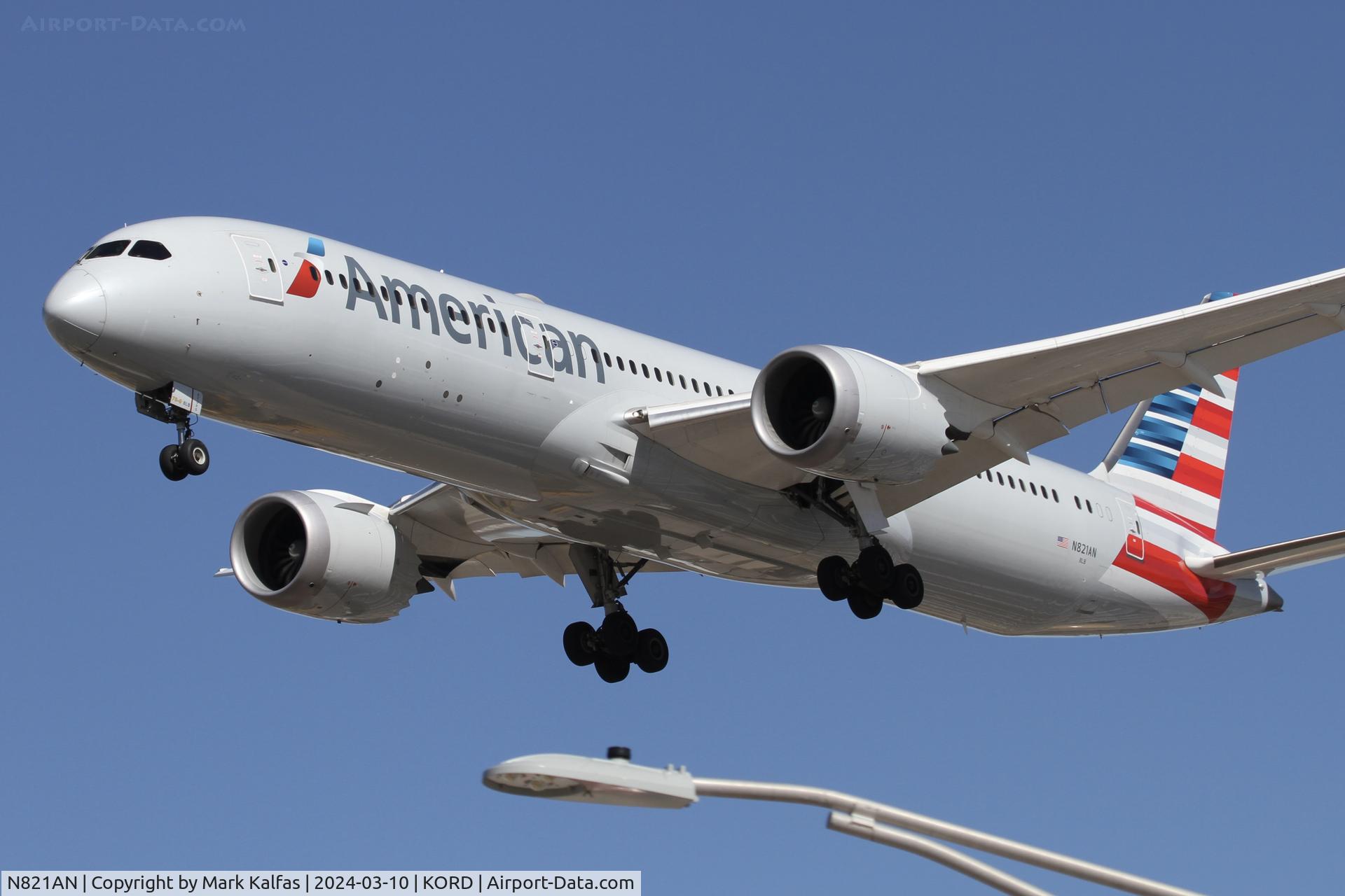 N821AN, 2016 Boeing 787-9 Dreamliner Dreamliner C/N 40640, B789 American Airlines Boeing 787-9 Dreamliner. N821AN AAL1988 DFW-ORD