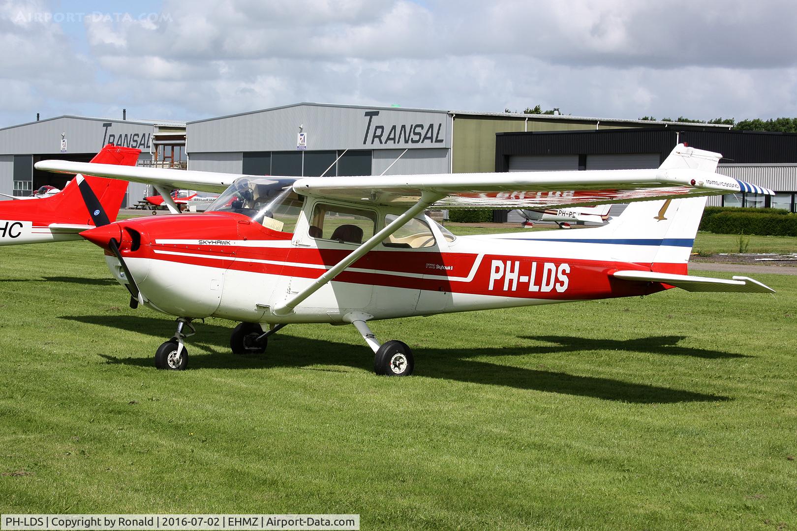 PH-LDS, 1976 Reims F172M ll Skyhawk C/N 1440, at ehmz