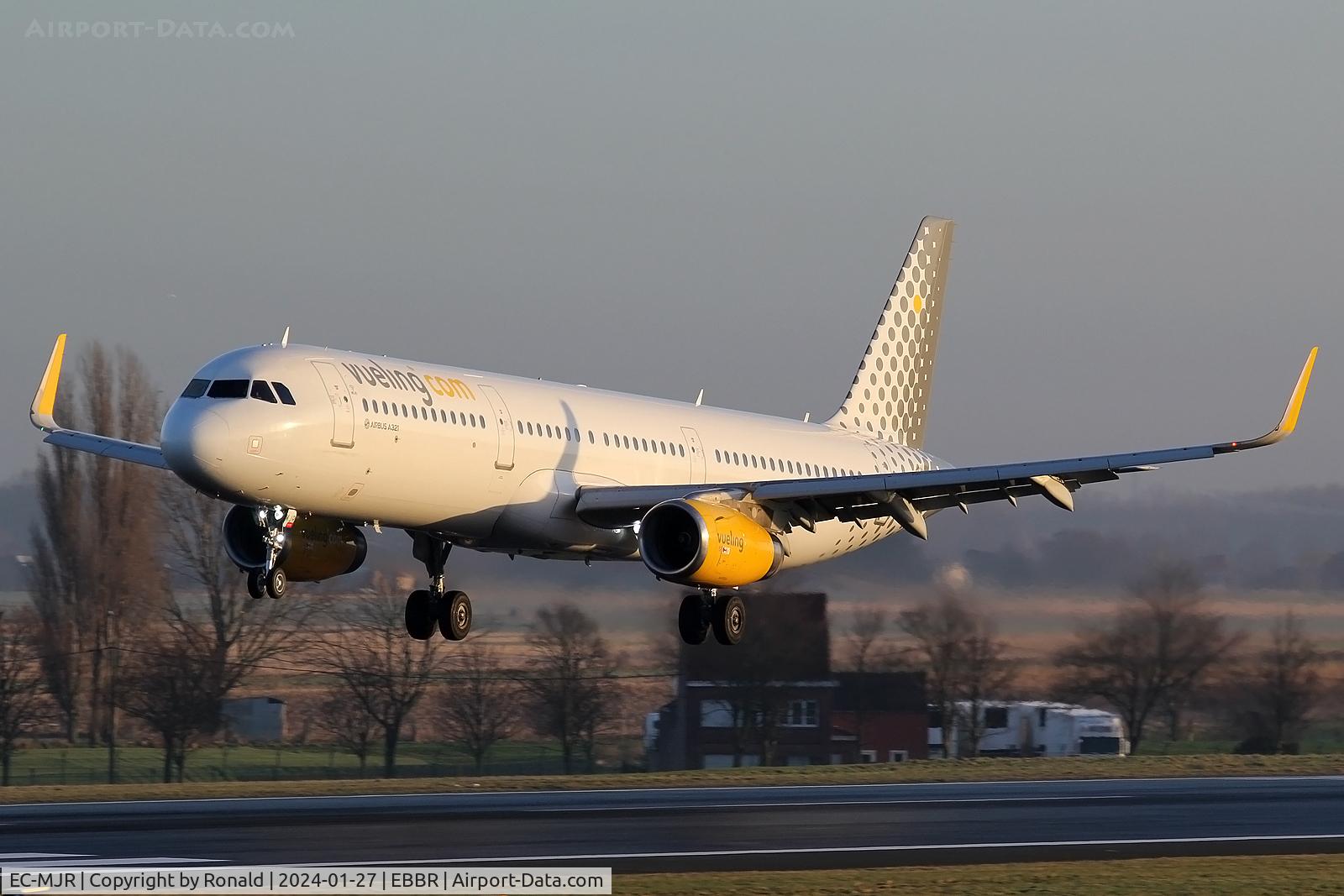 EC-MJR, 2016 Airbus A321-231 C/N 6933, at ebbr