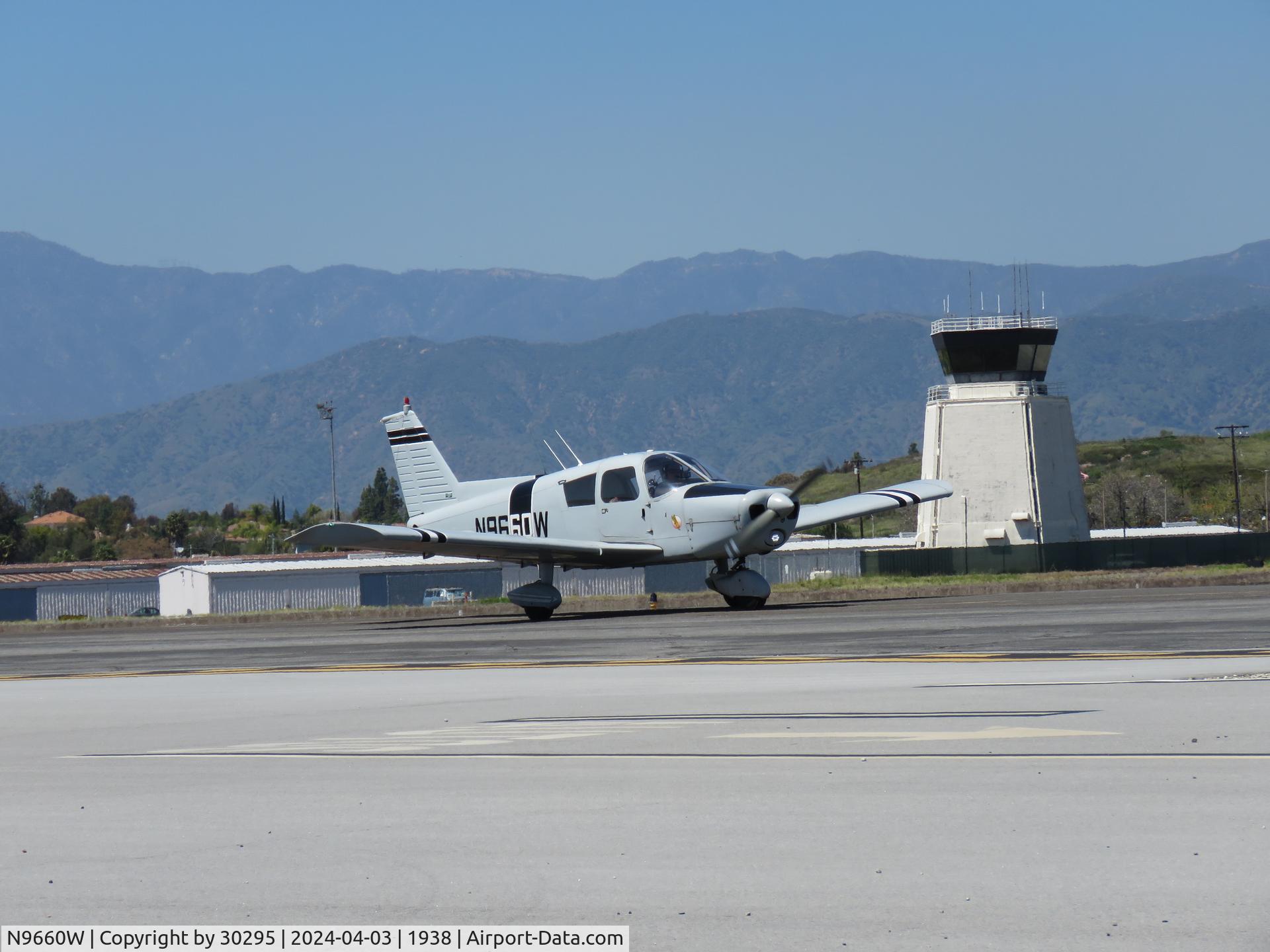 N9660W, 1967 Piper PA-28-140 C/N 28-23122, Going to the runway