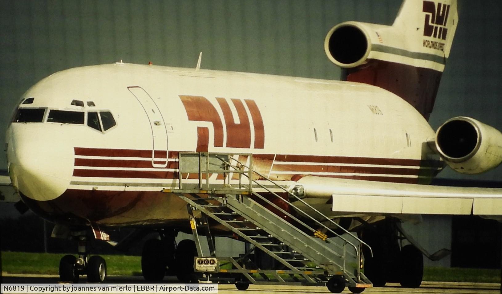 N6819, 1979 Boeing 727-223F C/N 19494, ex-slide
