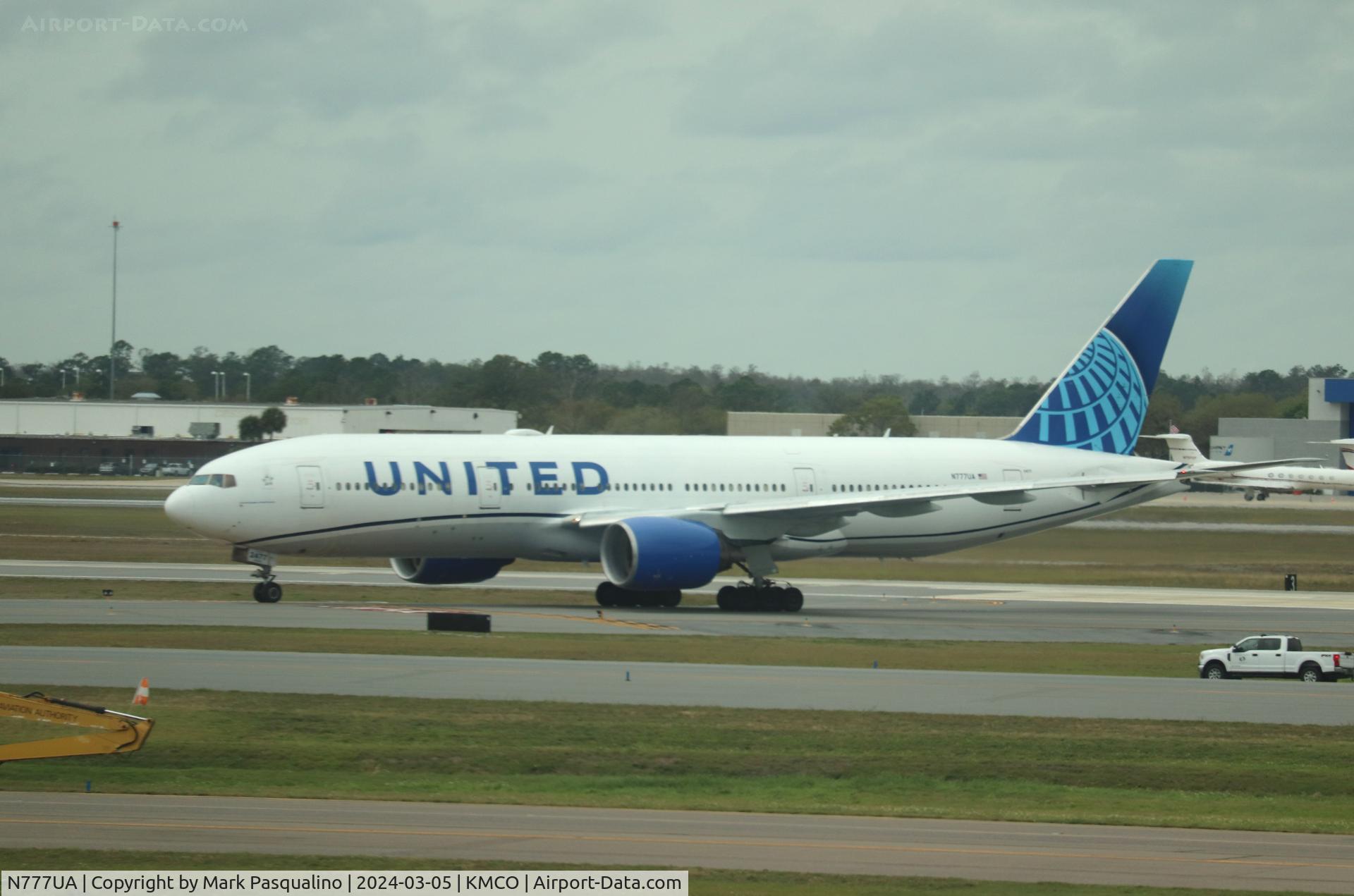 N777UA, 1995 Boeing 777-222 C/N 26916, Boeing 777-222