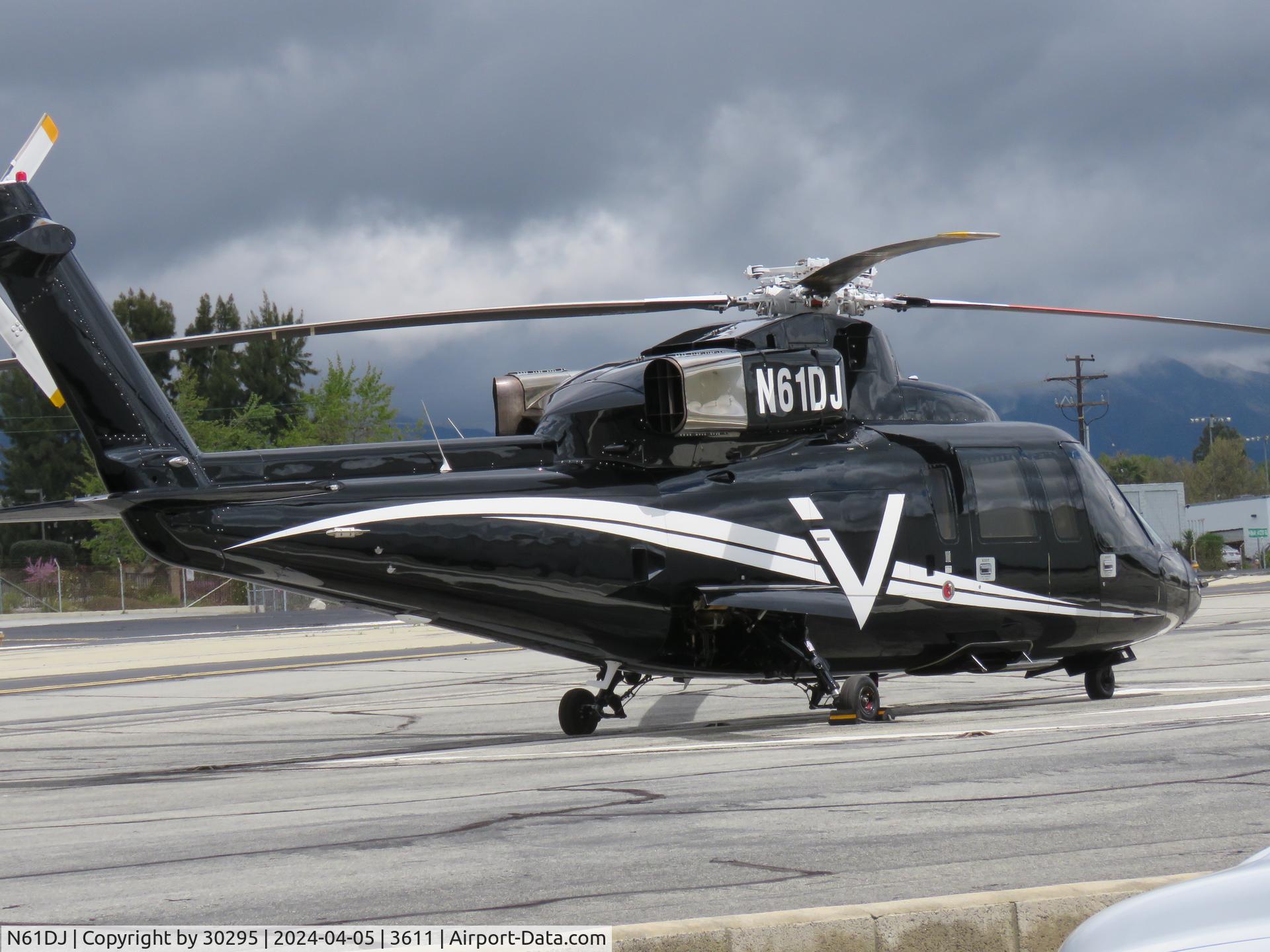 N61DJ, 1991 Sikorsky S-76B C/N 760380, Parked