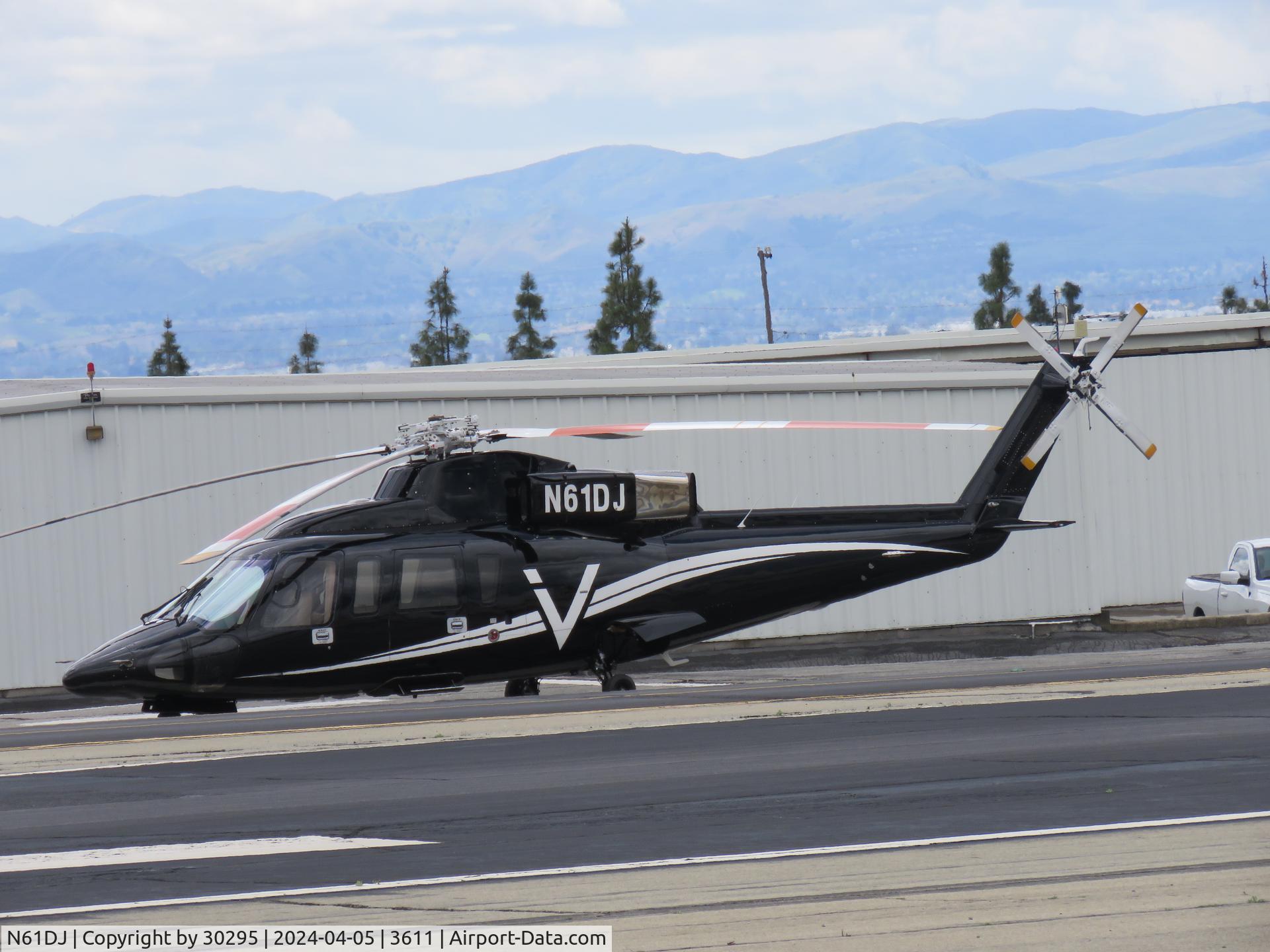 N61DJ, 1991 Sikorsky S-76B C/N 760380, Parked