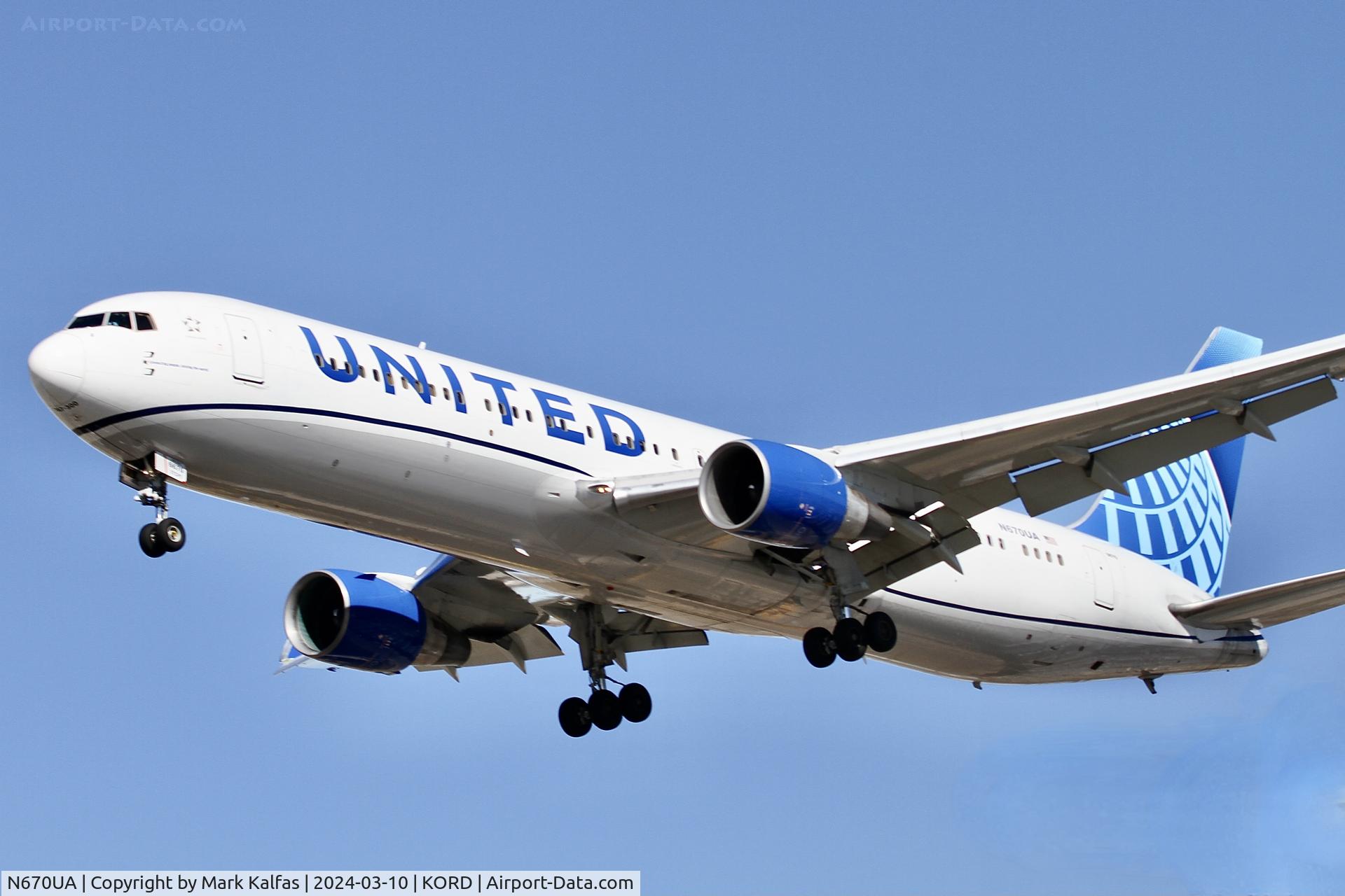N670UA, 1999 Boeing 767-322 C/N 29240, B763 United Airlines Boeing 767-322 N670UA UAL986 LFPG-KORD
