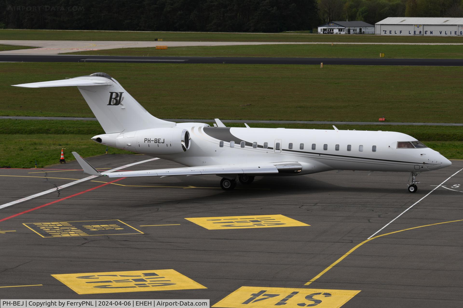 PH-BEJ, 2019 Bombardier BD-700-1A11 Global 5000 C/N 9874, Global 5000 departing its base in EIN