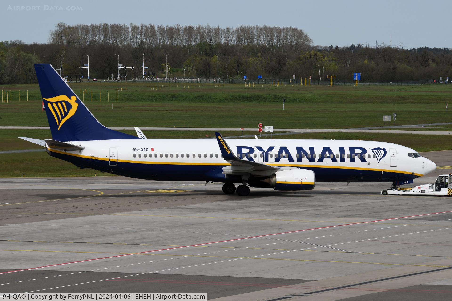 9H-QAO, 2015 Boeing 737-8AS C/N 44691, Ryanair B738 push-back