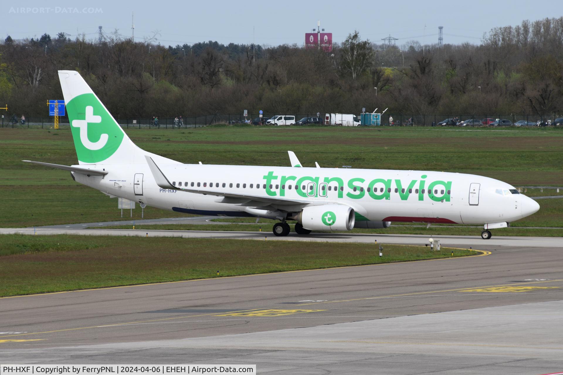 PH-HXF, 2017 Boeing 737-8K2 C/N 62153, Transavia B738 taxying in.