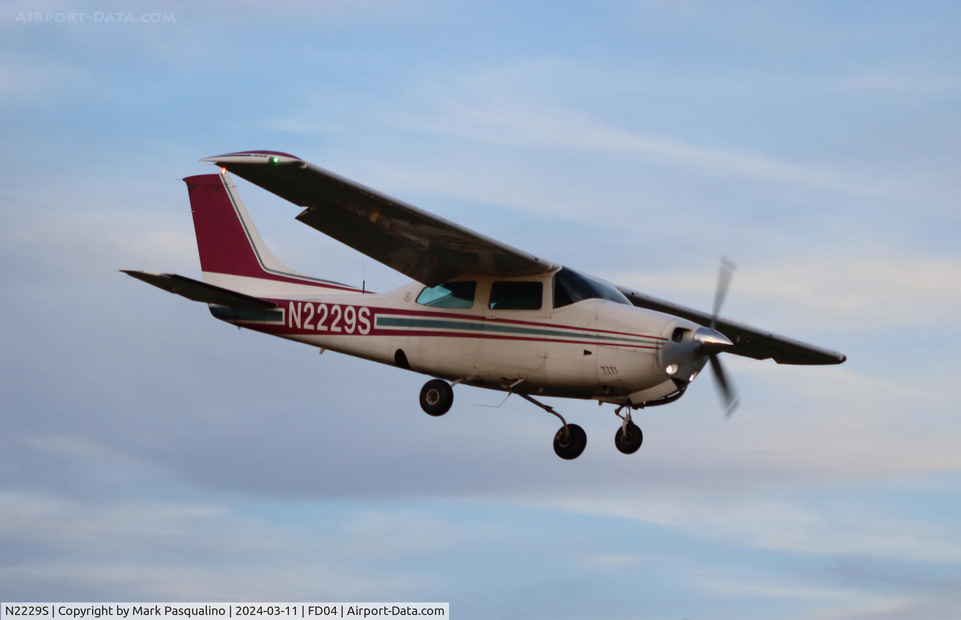 N2229S, 1976 Cessna 210L Centurion C/N 21061174, Cessna 210L