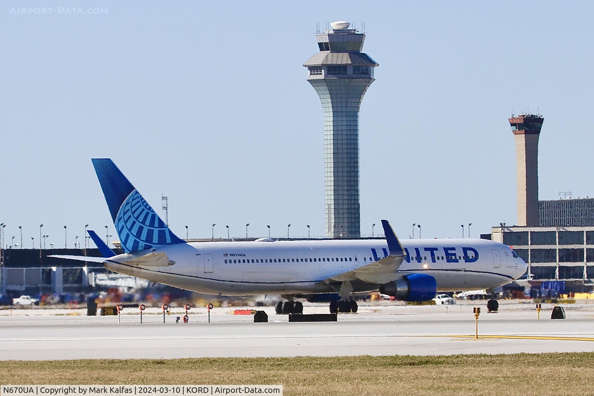 N670UA, 1999 Boeing 767-322 C/N 29240, B763 United Airlines Boeing 767-322 N670UA arriving UAL986 LFPG-KORD