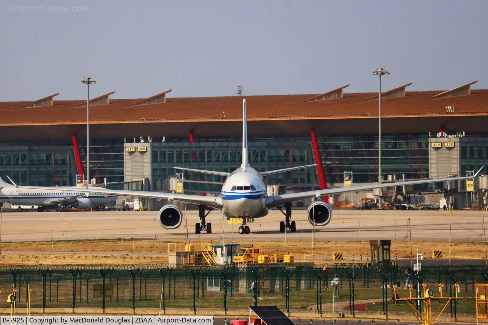 B-5925, 2013 Airbus A330-243 C/N 1434, PEK/ZBAA