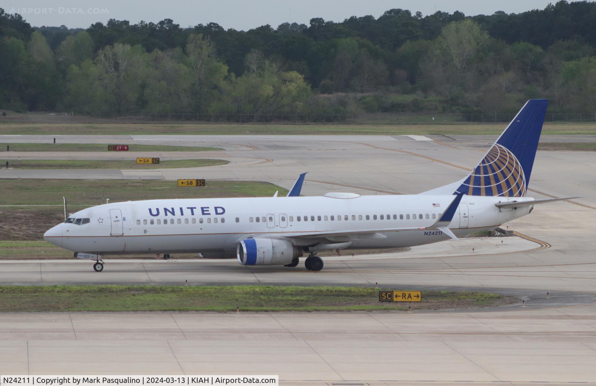 N24211, 1998 Boeing 737-824 C/N 28771, Boeing 737-824