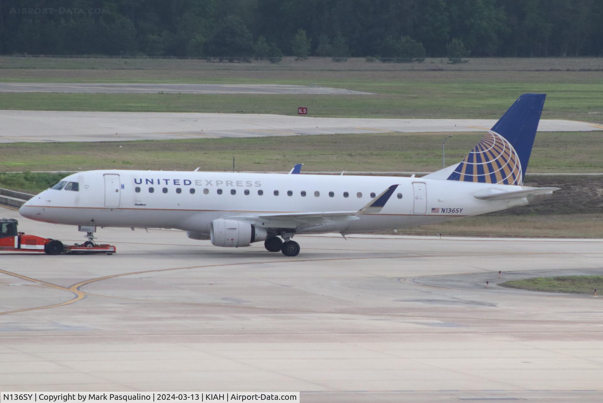 N136SY, 2015 Embraer 175LR (ERJ-170-200LR) C/N 17000462, ERJ-170-200LR