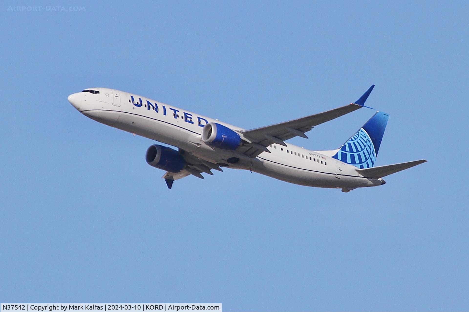 N37542, 2022 Boeing 737-9 MAX C/N 64470, B39M United Airlines Boeing 737-Max 9 N37542 UAL426 ORD-EWR