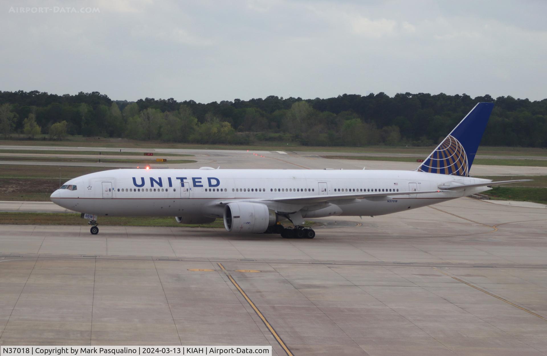 N37018, 2002 Boeing 777-224 C/N 31680, Boeing 737-224