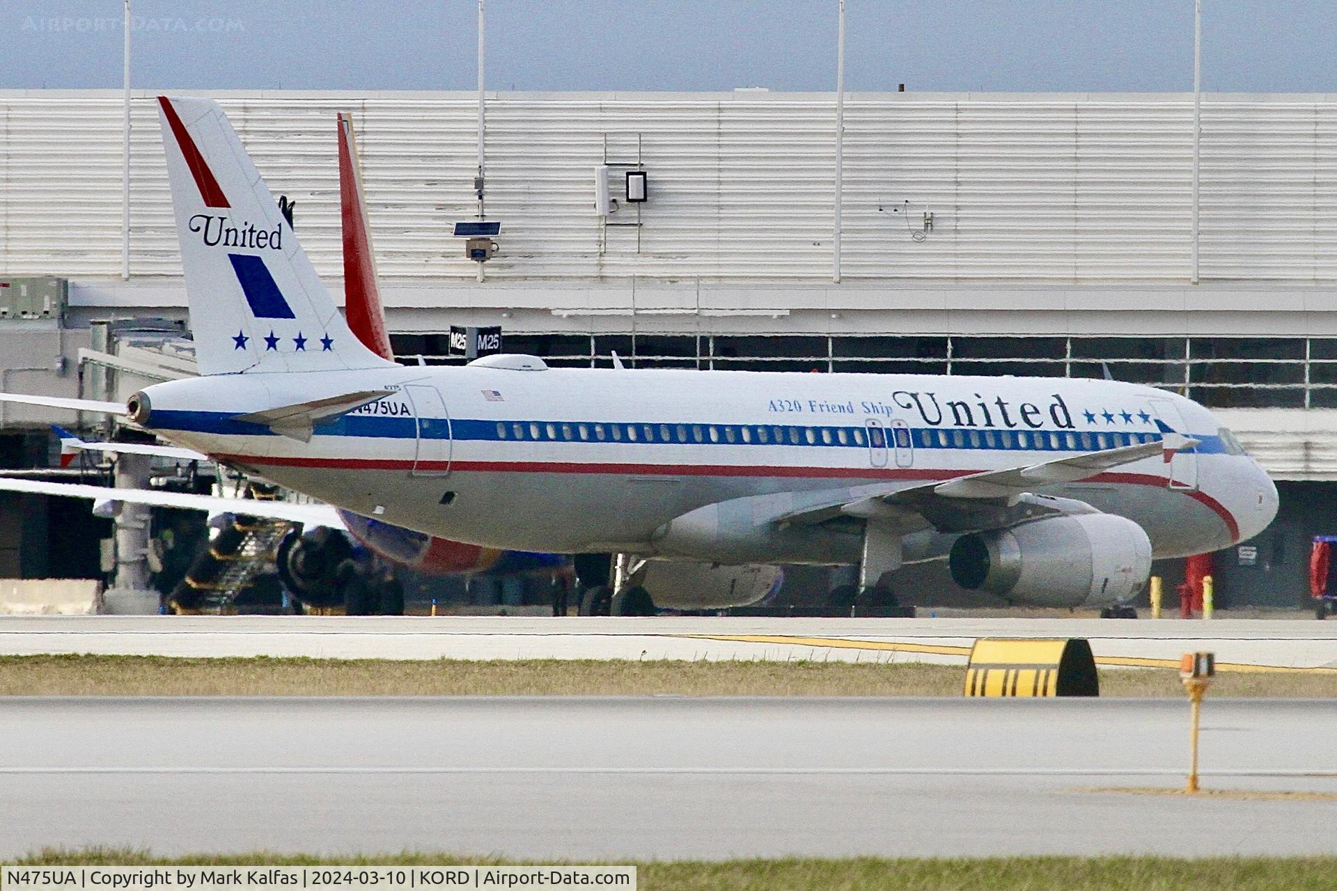 N475UA, 2001 Airbus A320-232 C/N 1495, A320 United Airlines Airbus A320-232 N475UA UAL766 MMSD-KORD at Gate M26