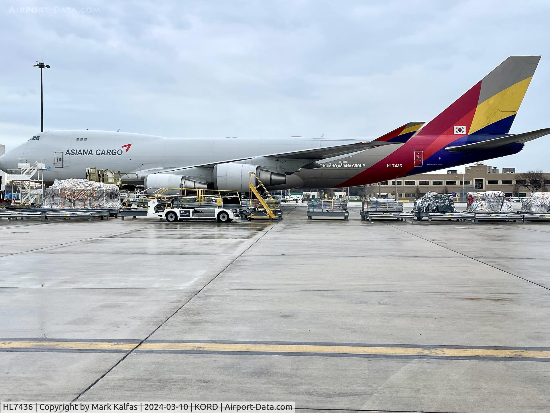 HL7436, 2002 Boeing 747-48EF (SCD) C/N 29170, B774 Asiana Boeing 747-48E HL7413 on the ramp at O'Hare  loading up as AAR242 ORD-DFW