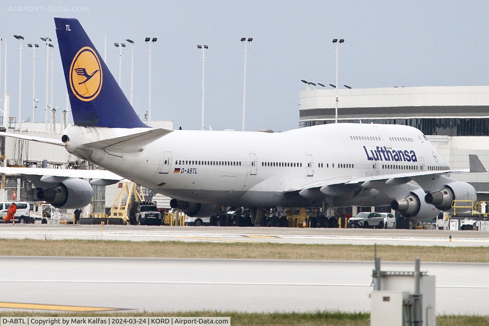 D-ABTL, 2002 Boeing 747-430 C/N 29872, B744 Lufthansa Boeing 747-430 D-ABVY, DLH430 arriving from EDDF at gate M17 KORD