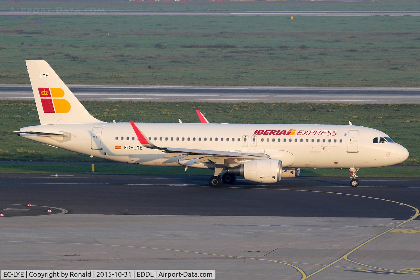 EC-LYE, 2013 Airbus A320-216 C/N 5729, at dus
