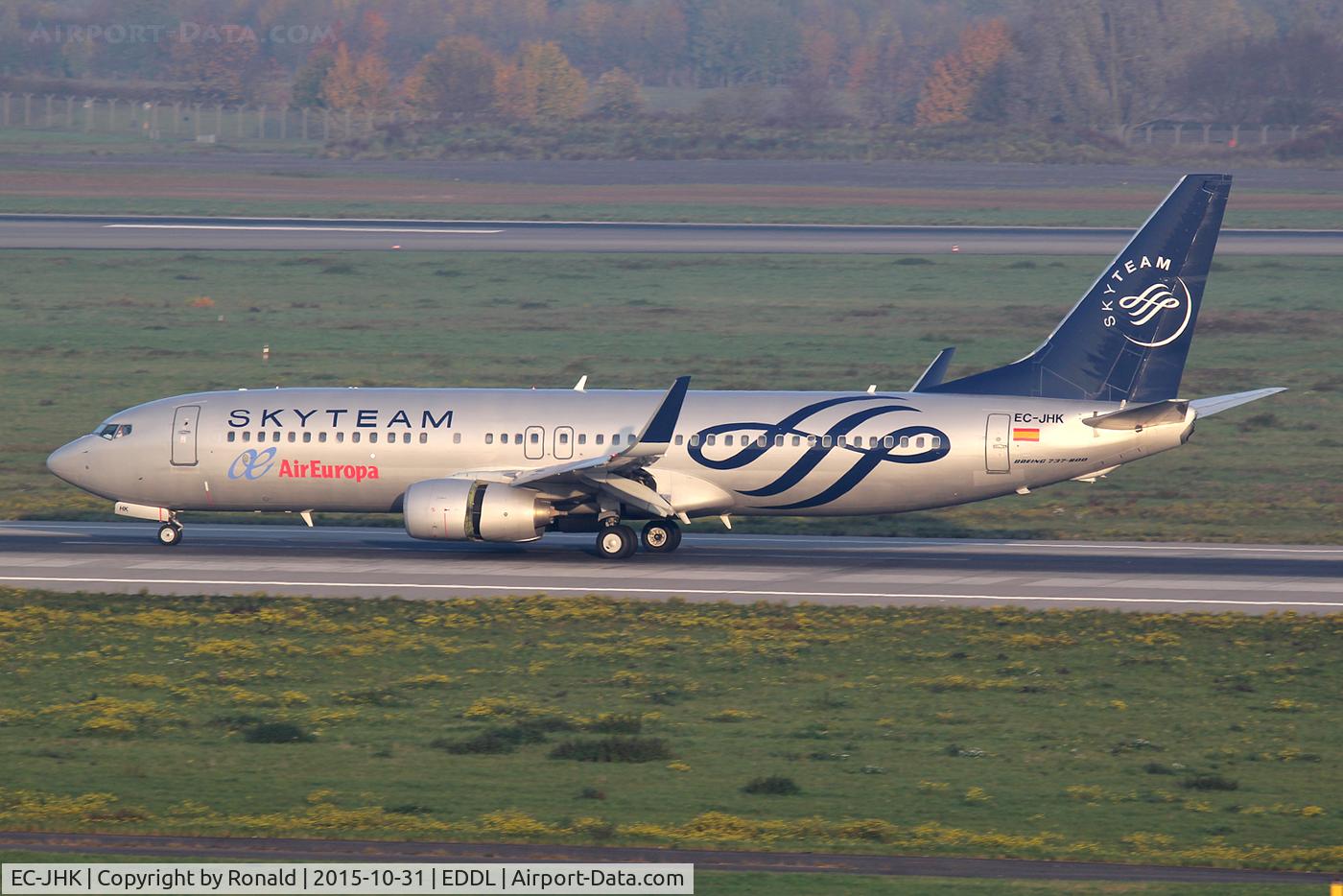 EC-JHK, 2005 Boeing 737-85P C/N 33975, at dus