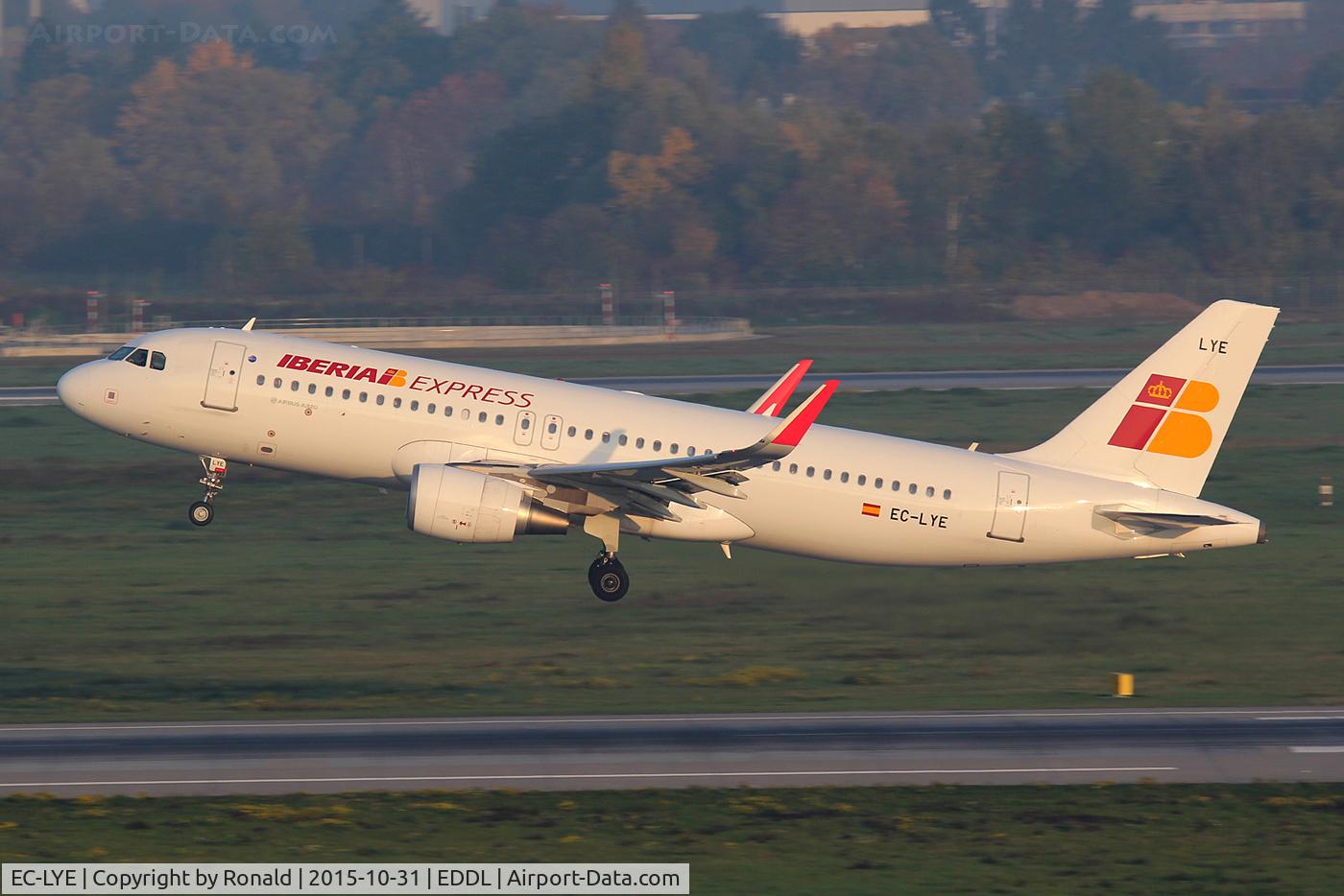EC-LYE, 2013 Airbus A320-216 C/N 5729, at dus