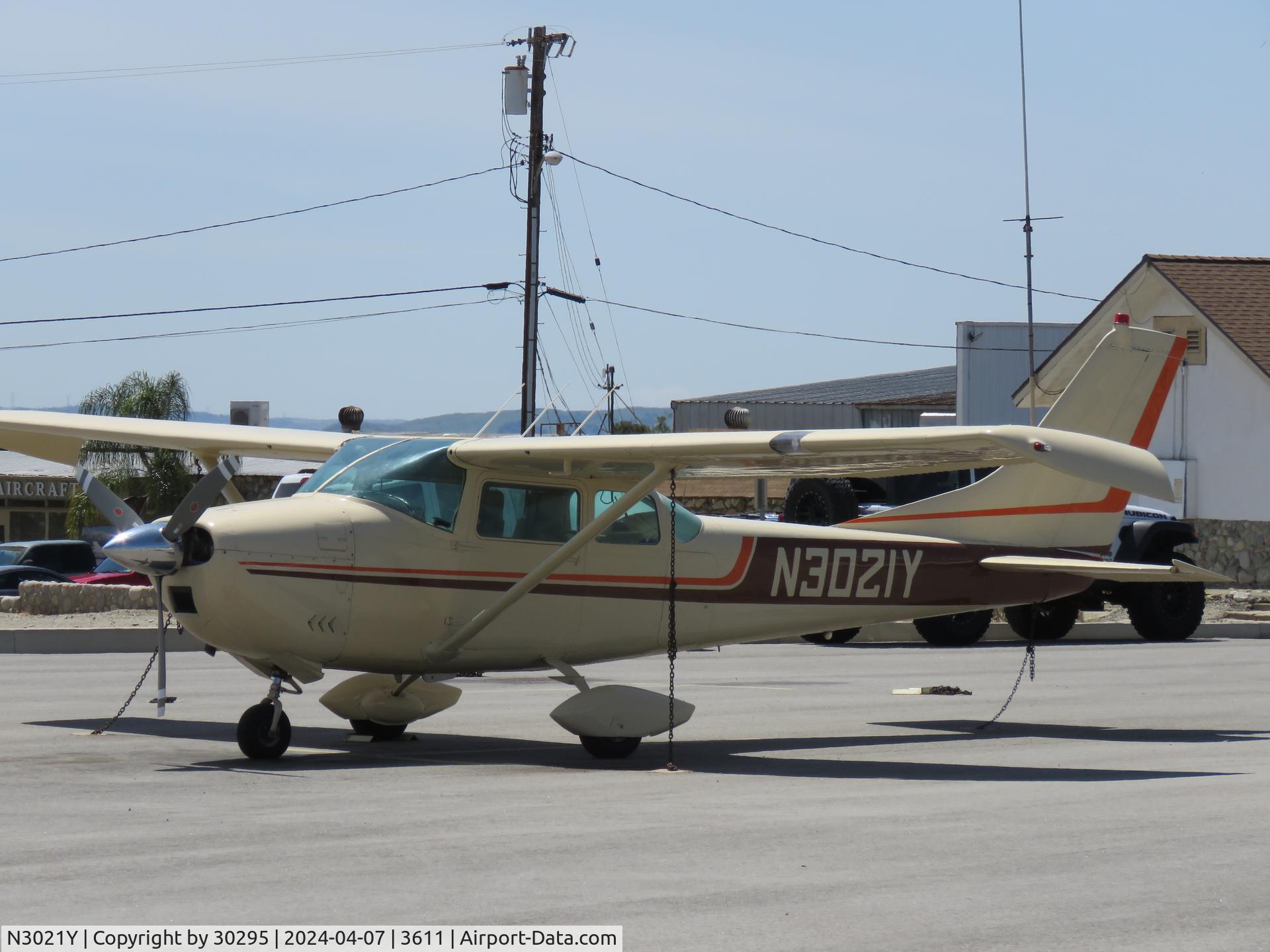 N3021Y, Cessna 182E Skylane C/N 18254021, Parked