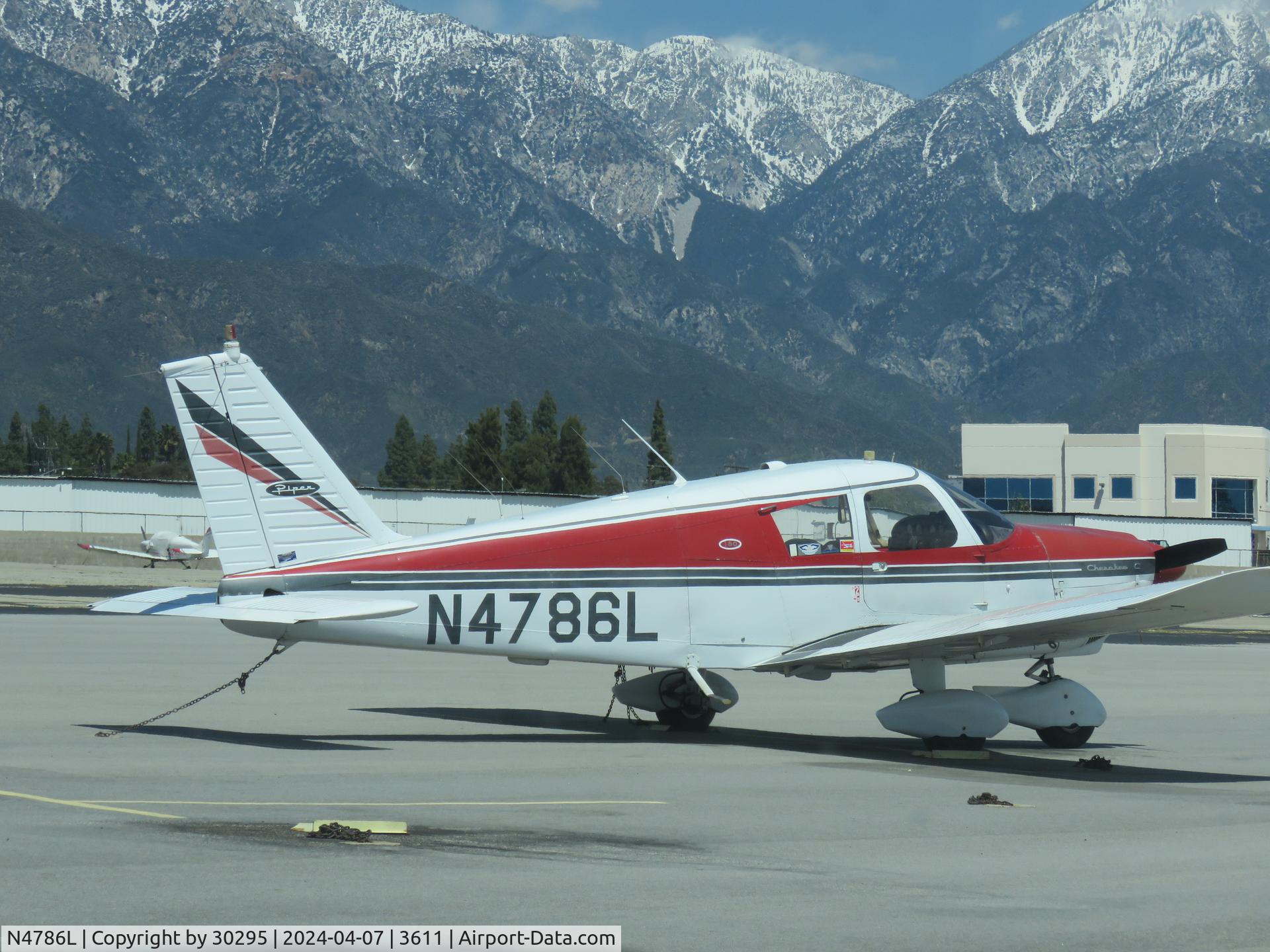 N4786L, 1967 Piper PA-28-180 Cherokee C/N 28-4122, Parked