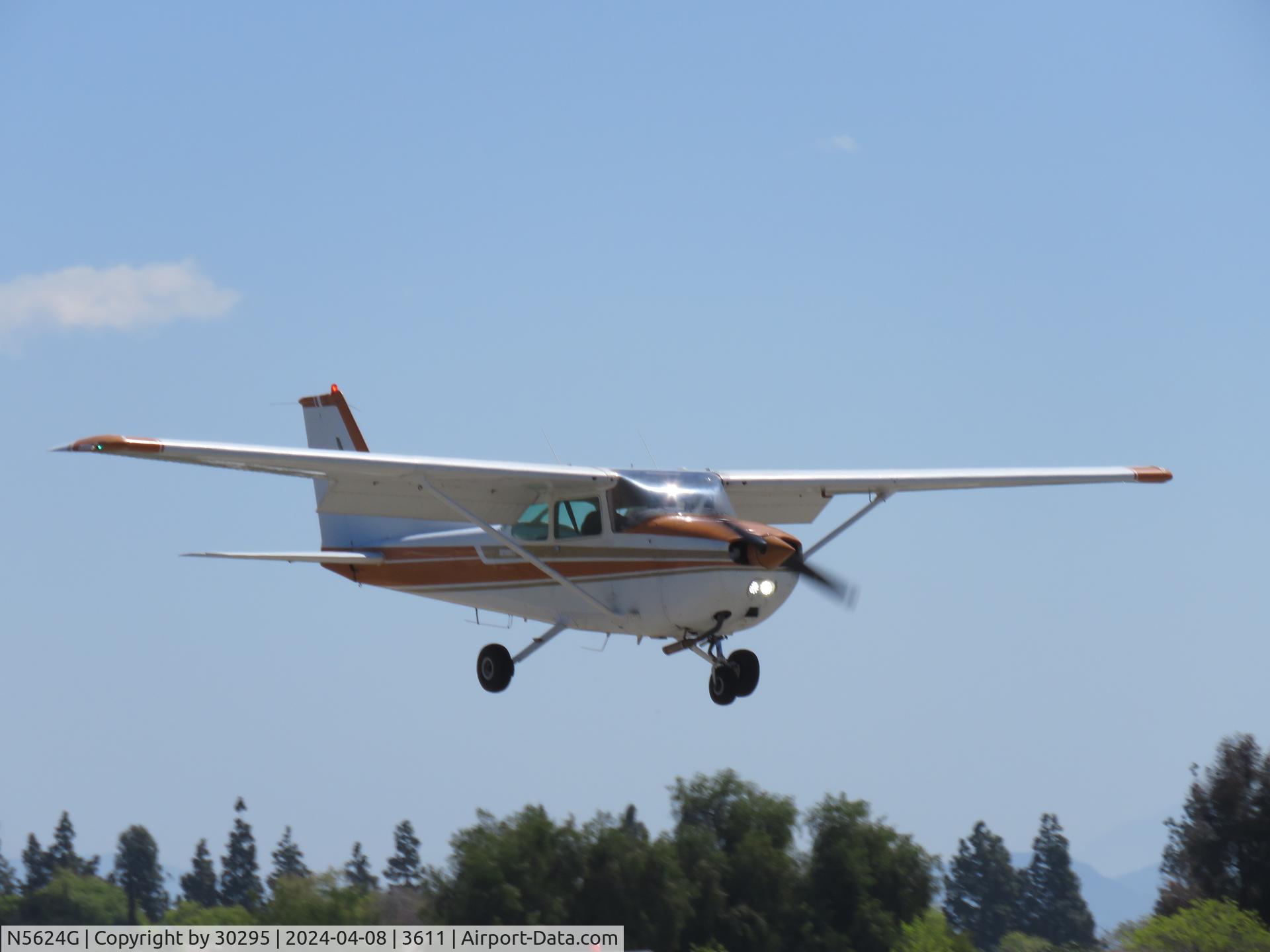 N5624G, 1979 Cessna 172N C/N 17273563, Landing
