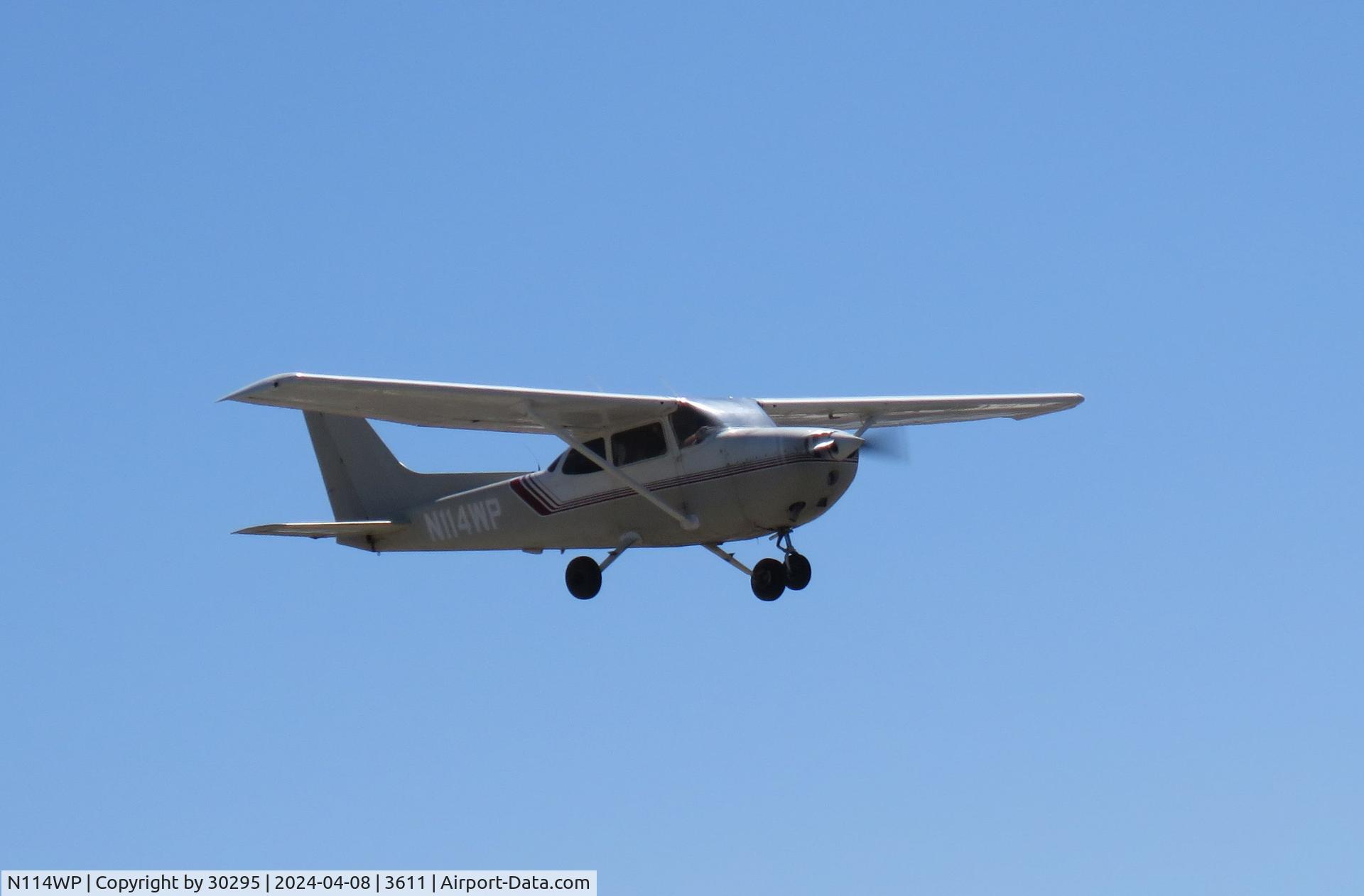 N114WP, 1976 Cessna 172N C/N 17267603, Westbound