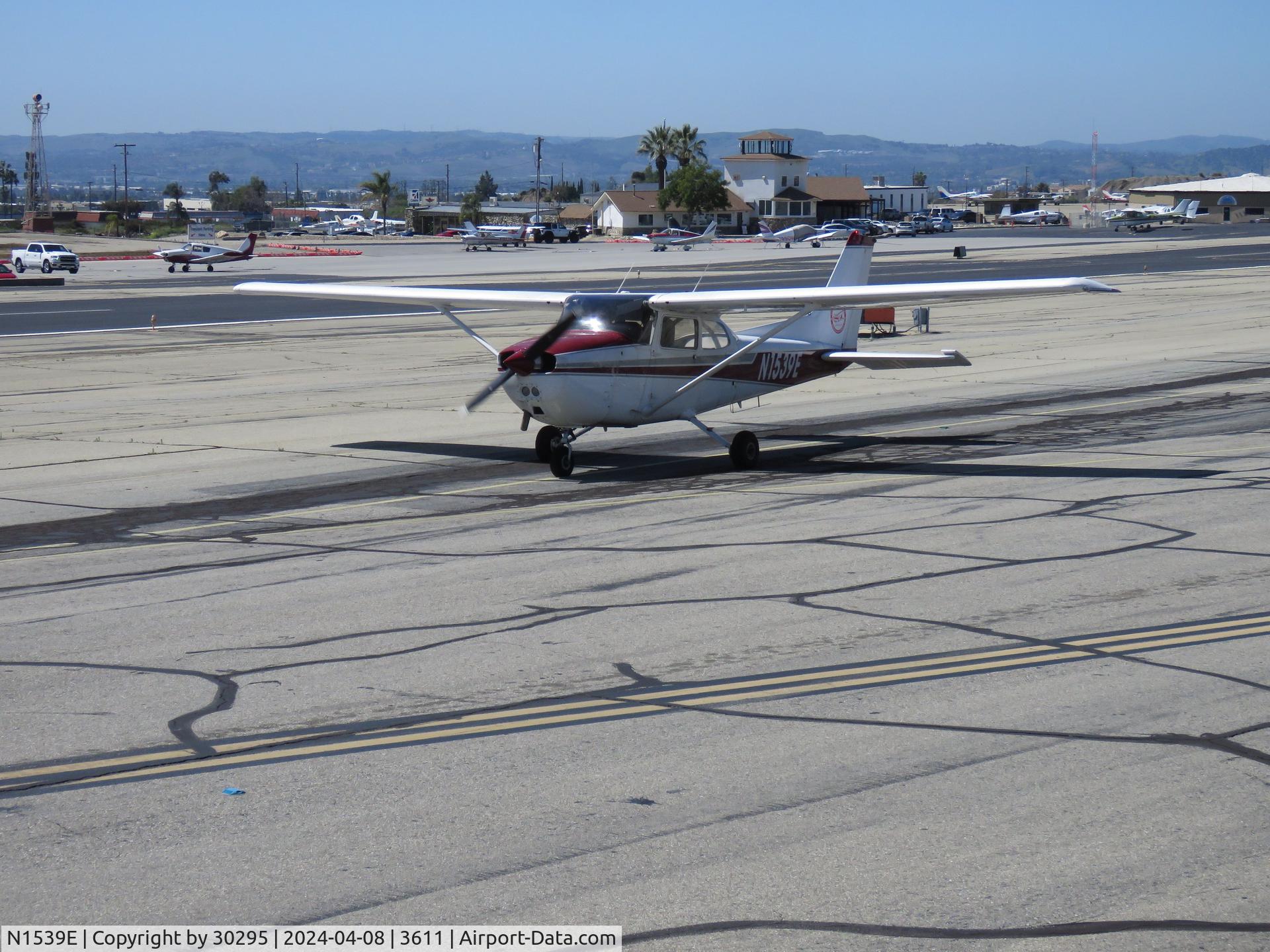 N1539E, 1978 Cessna 172N C/N 17271040, Holding short