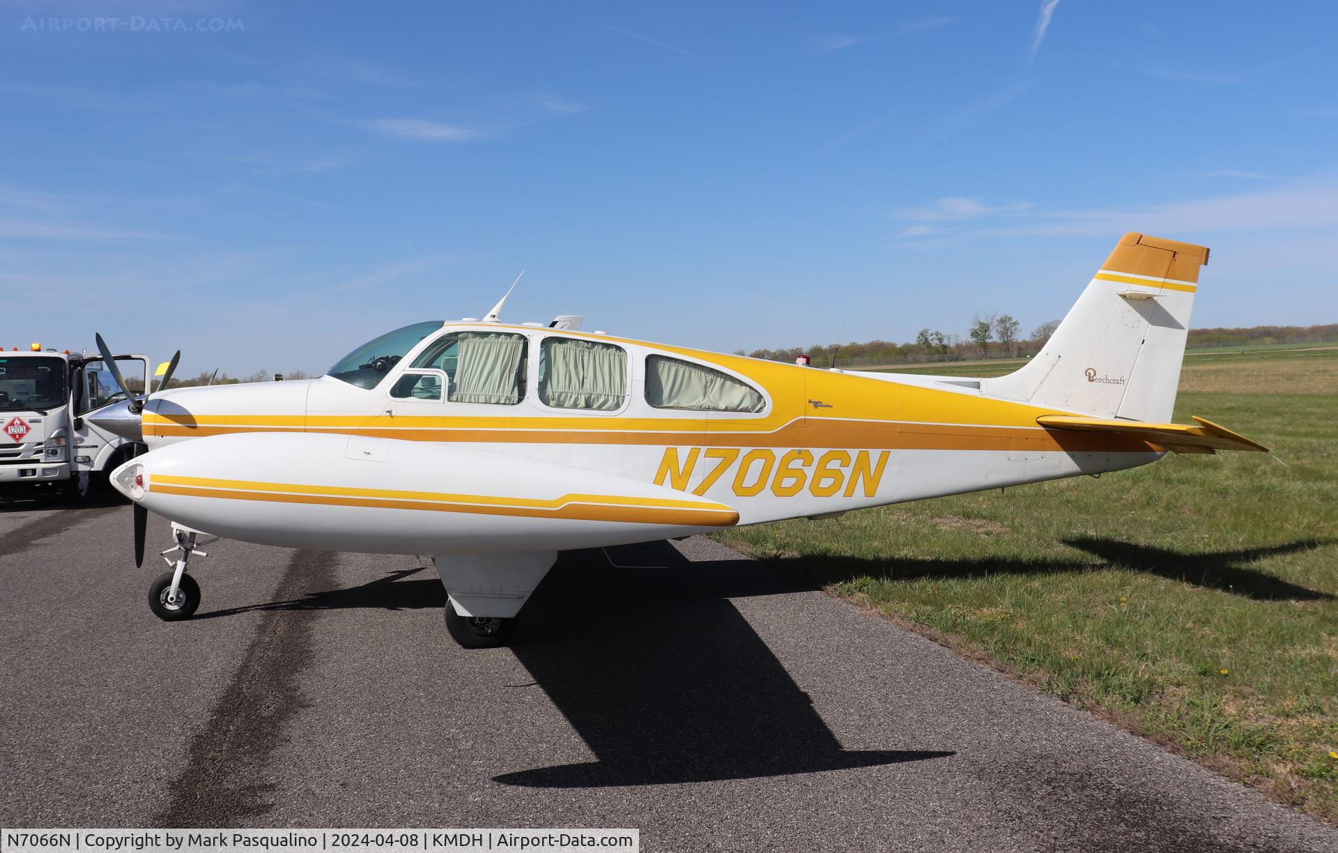 N7066N, 1967 Beech E33A Bonanza C/N CE-190, Beech E33A