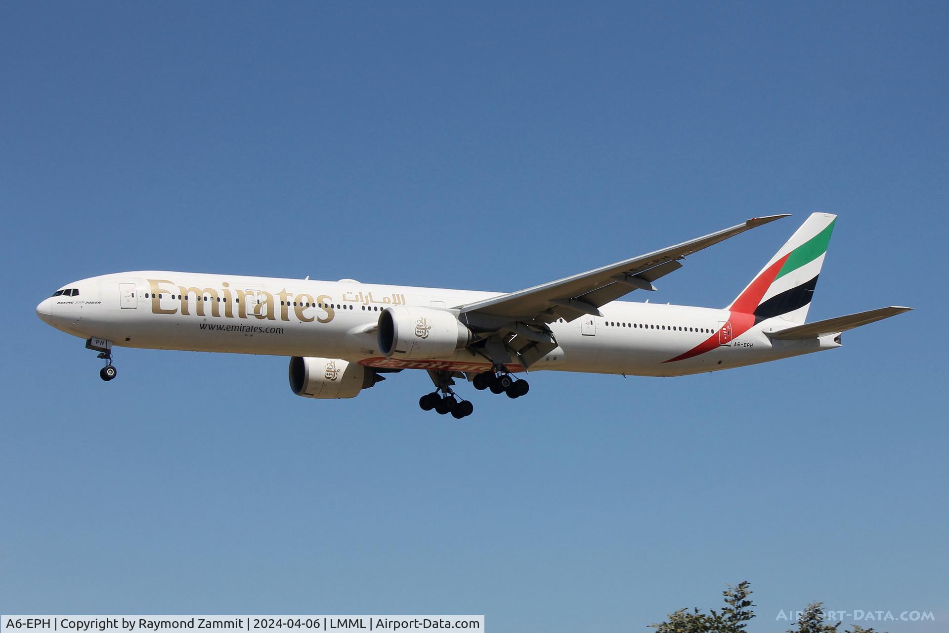 A6-EPH, 2015 Boeing 777-31H/ER C/N 42327, B777 A6-EPH Emirates Airlines