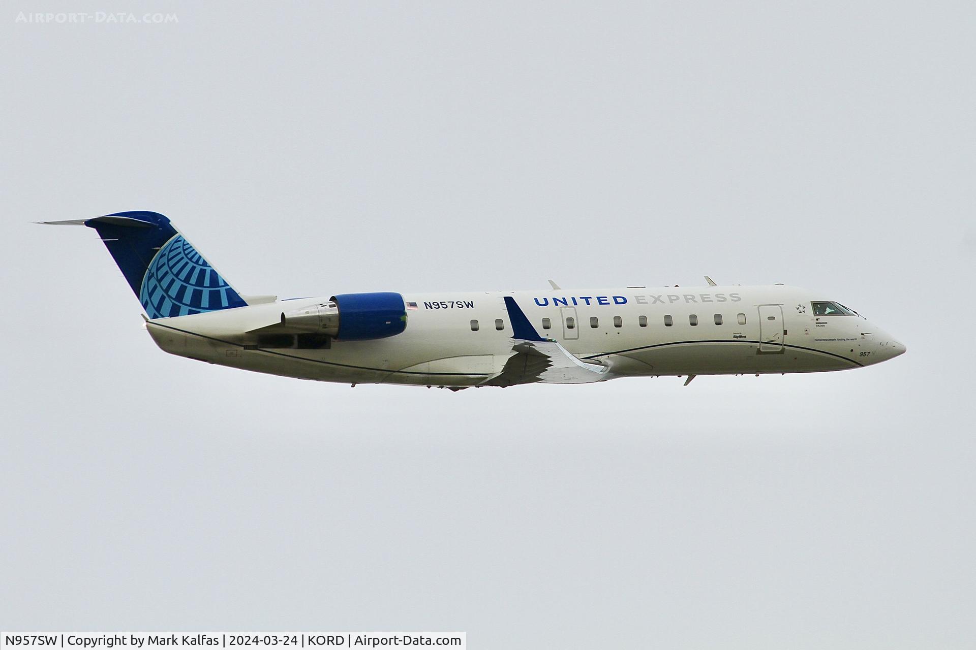 N957SW, 2003 Bombardier CRJ-200LR (CL-600-2B19) C/N 7829, CRJ2 SkyWest;.United Express CL-600-2B19, N957SW SKW5734 ORD-XNA