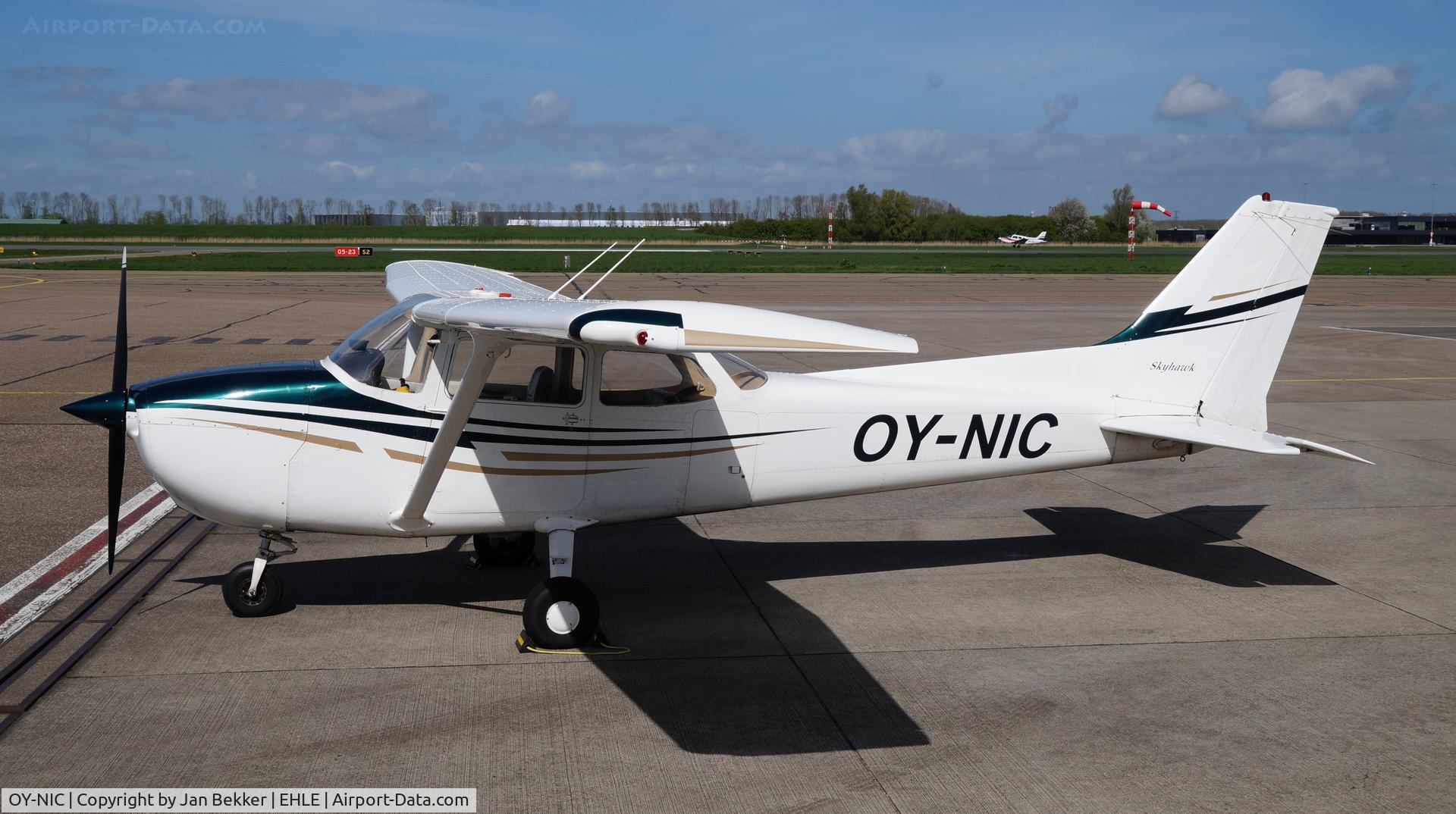 OY-NIC, 1980 Reims-Cessna Aircraft Company F172N Skyhawk II Hawk XP C/N F17201919, Lelystad Airport