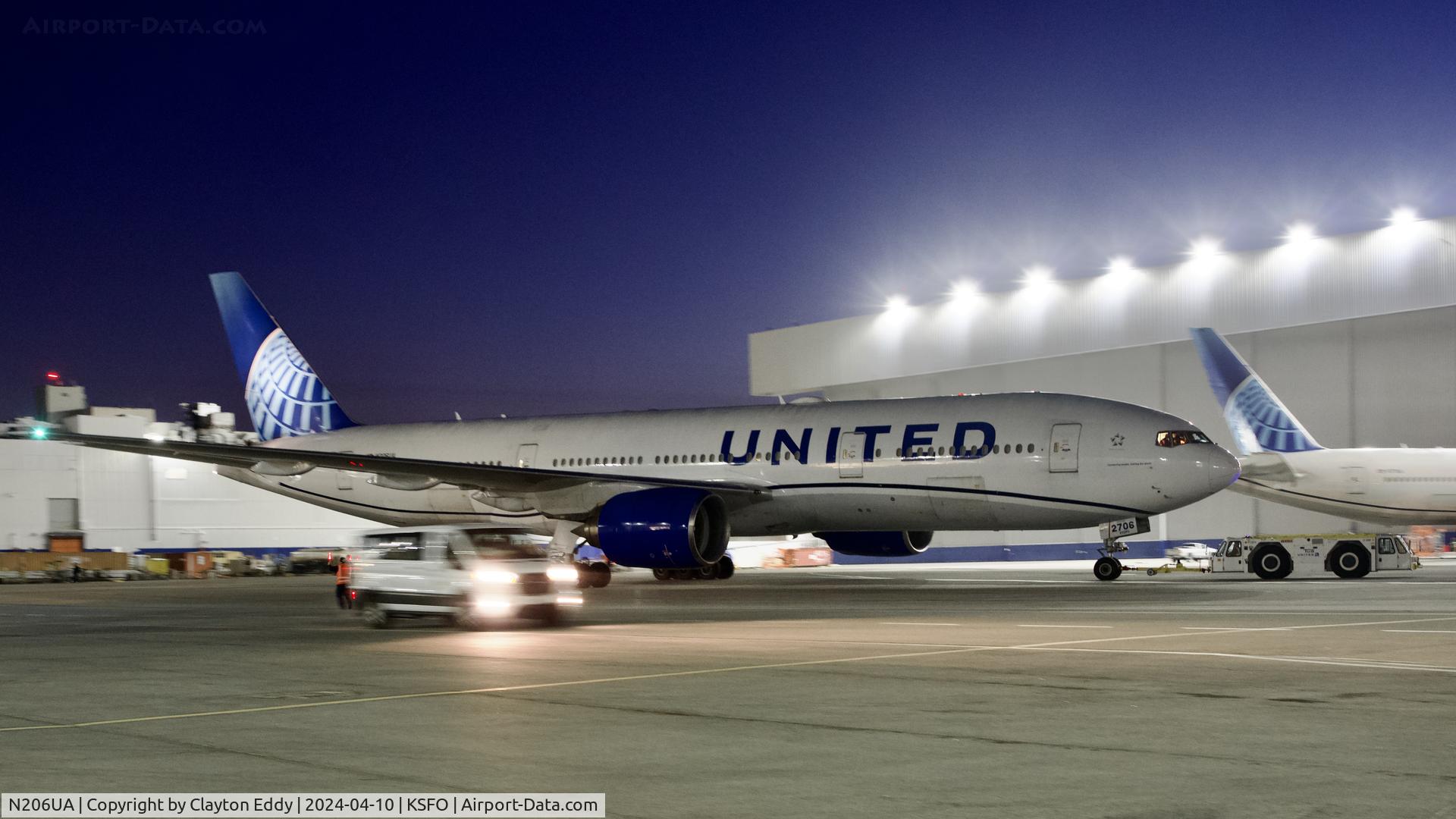 N206UA, 1999 Boeing 777-222/ER C/N 30212, SFO 2024.
