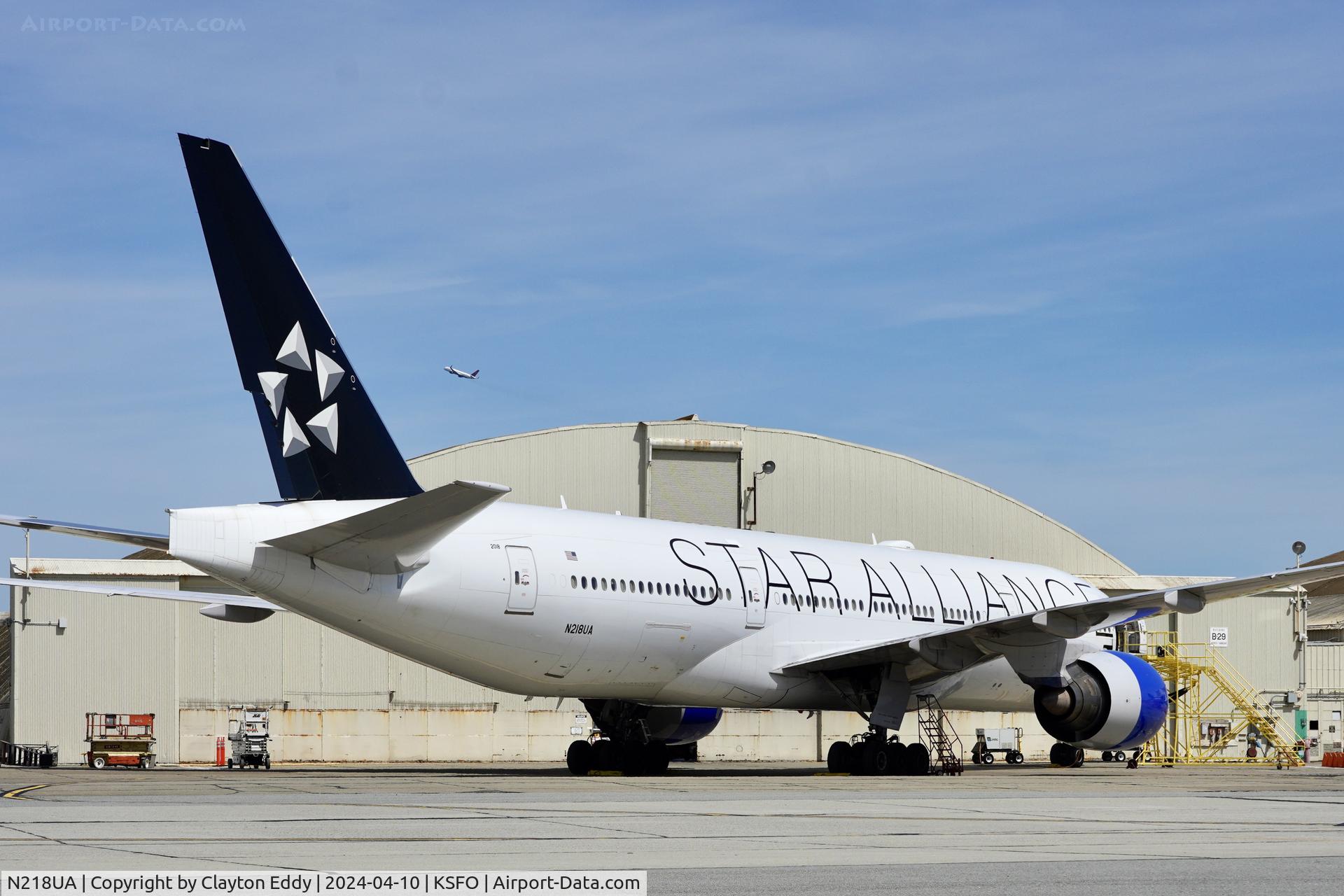 N218UA, 2001 Boeing 777-222 C/N 30222, SFO 2024.