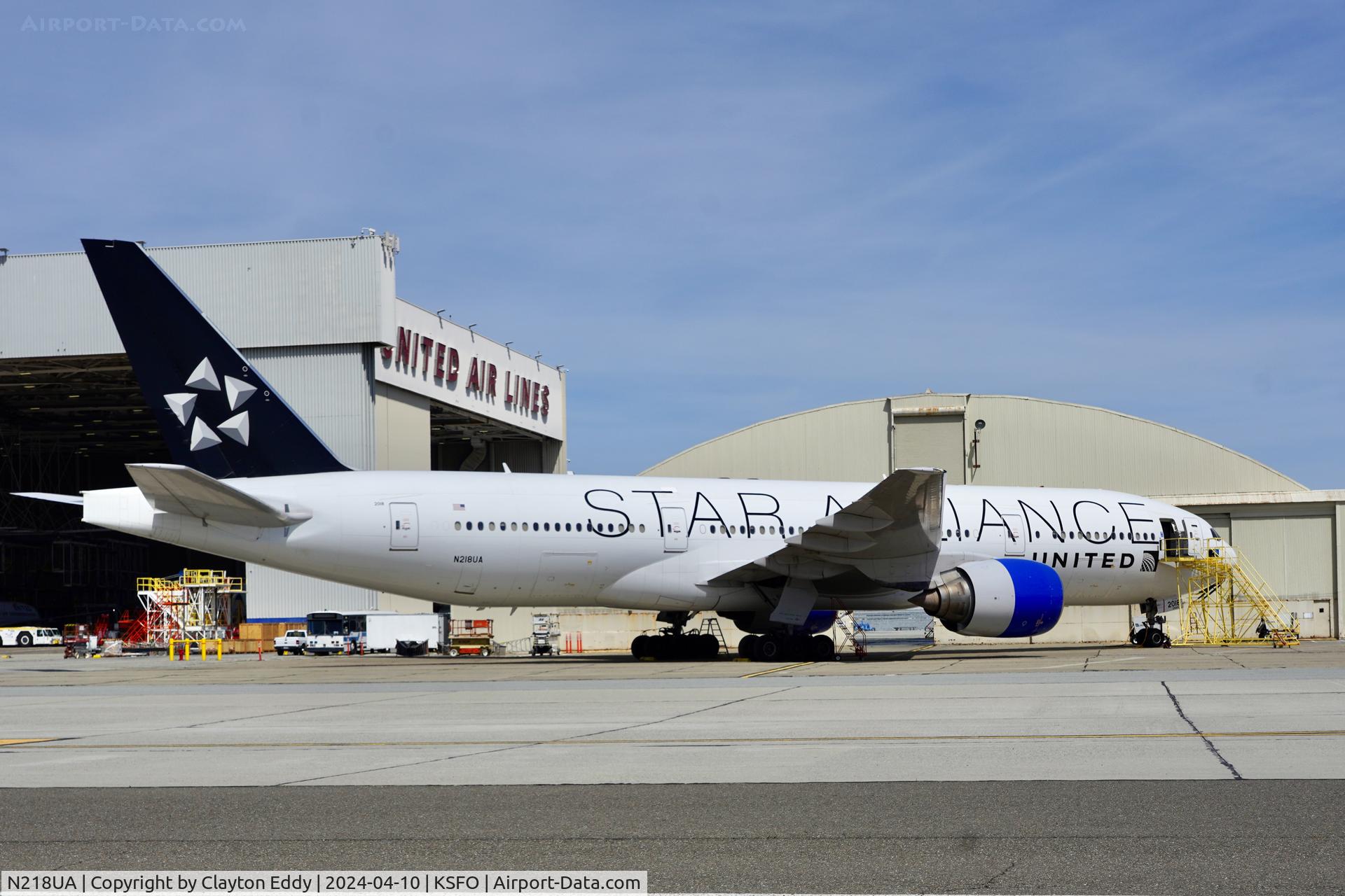 N218UA, 2001 Boeing 777-222 C/N 30222, SFO 2024.
