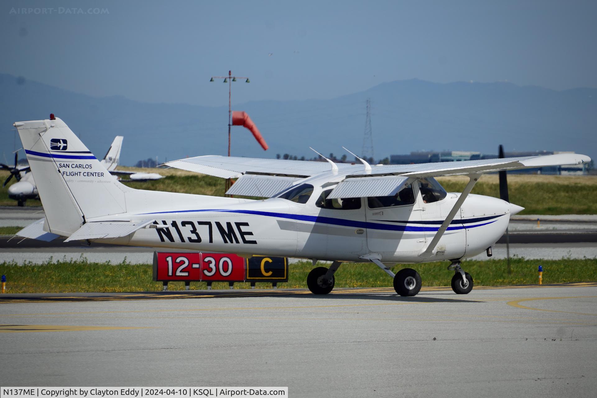 N137ME, 2000 Cessna 172S C/N 172S8420, San Carlos Airport in California 2024.
