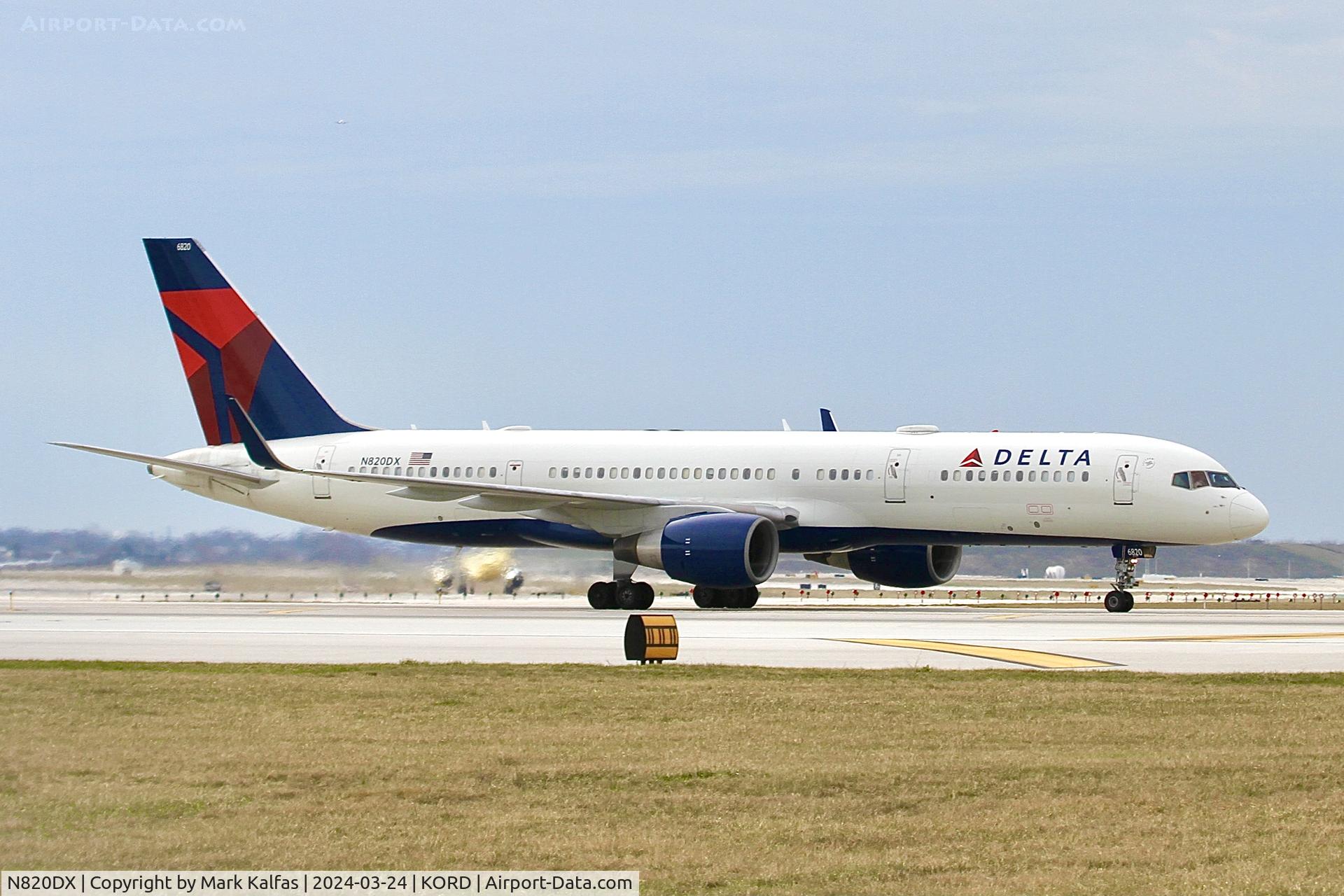N820DX, 2004 Boeing 757-26D C/N 33960, B752 Delta Airlines Boeing 757-26D N820DX DAL2738 ATL-ORD