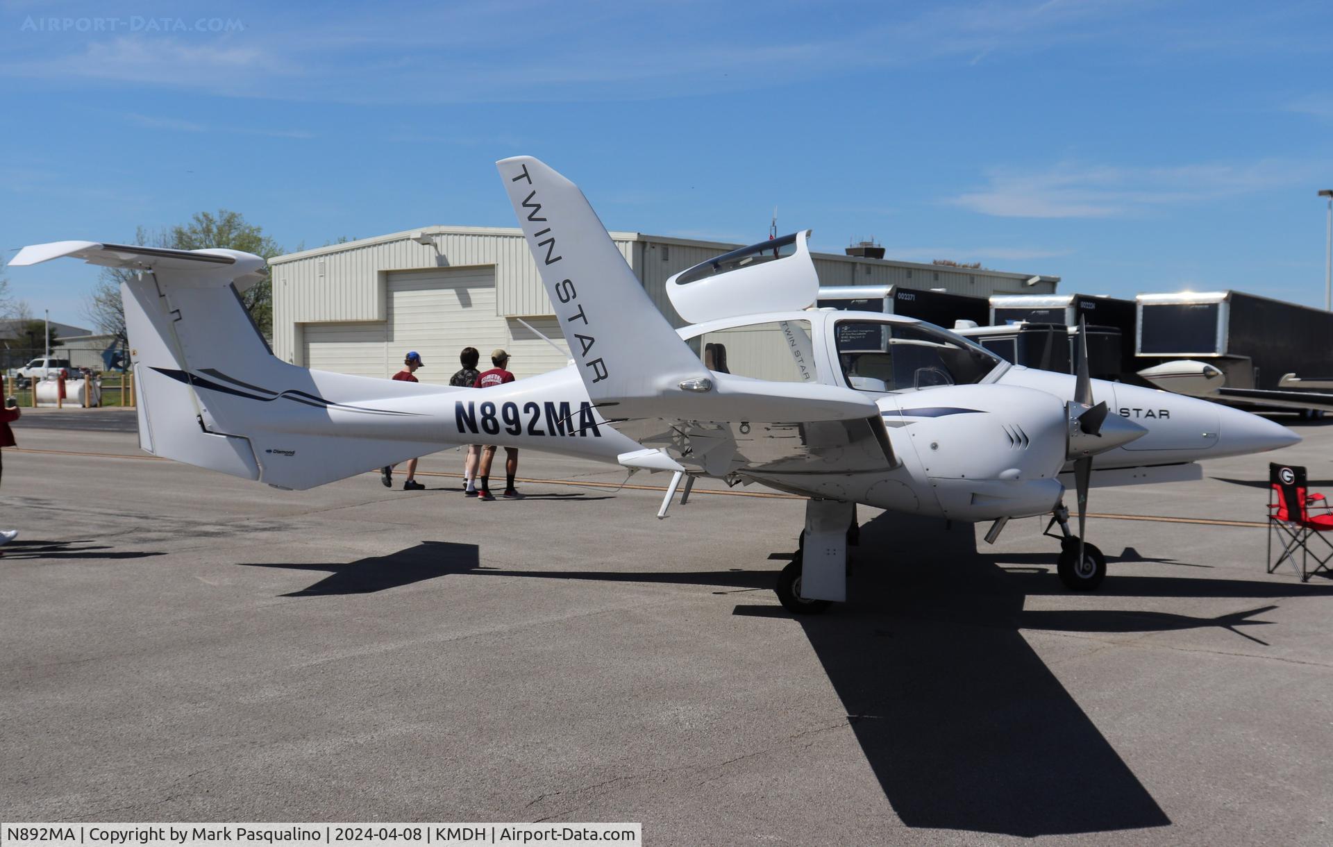 N892MA, 2008 Diamond DA-42 Twin Star C/N 42.AC122, Diamond DA-42