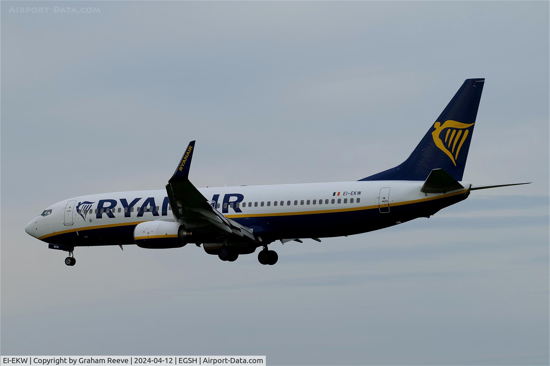 EI-EKW, 2010 Boeing 737-8AS C/N 38506, On approach to Norwich.