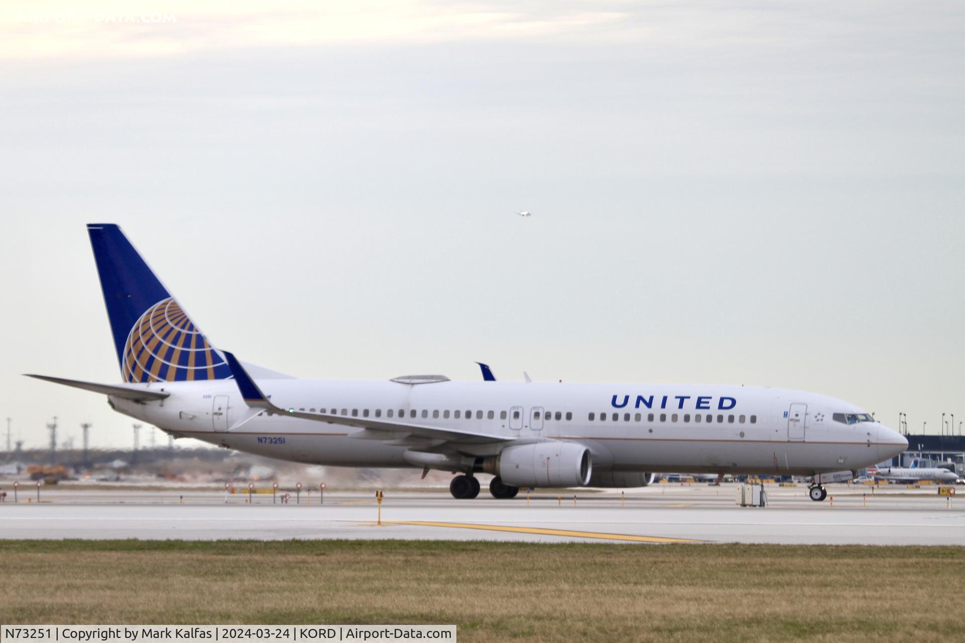 N73251, 2000 Boeing 737-824 C/N 30582, B738 United Airlines Boeing 737-824 N73251 UAL216 PHL-ORD