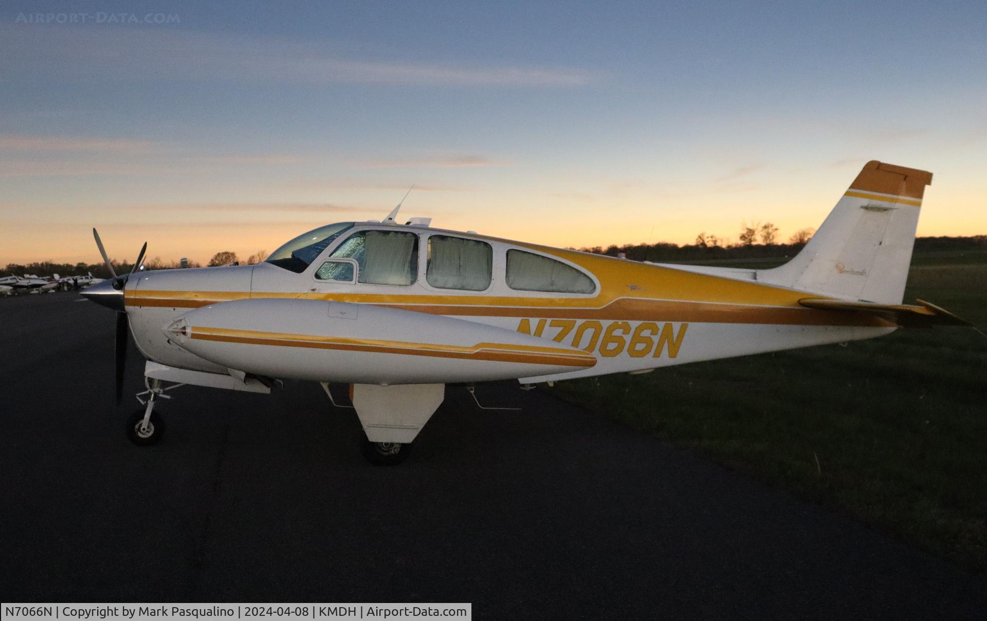 N7066N, 1967 Beech E33A Bonanza C/N CE-190, Beech E33A taken during Solar Eclipse at Carbondale, IL