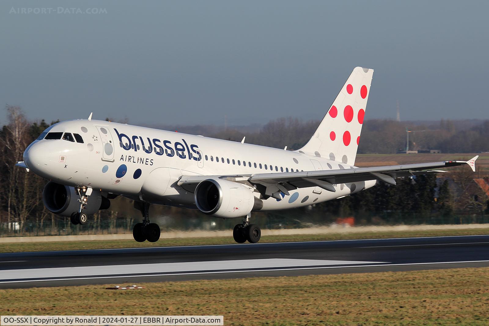 OO-SSX, 2004 Airbus A319-111 C/N 2260, at ebbr