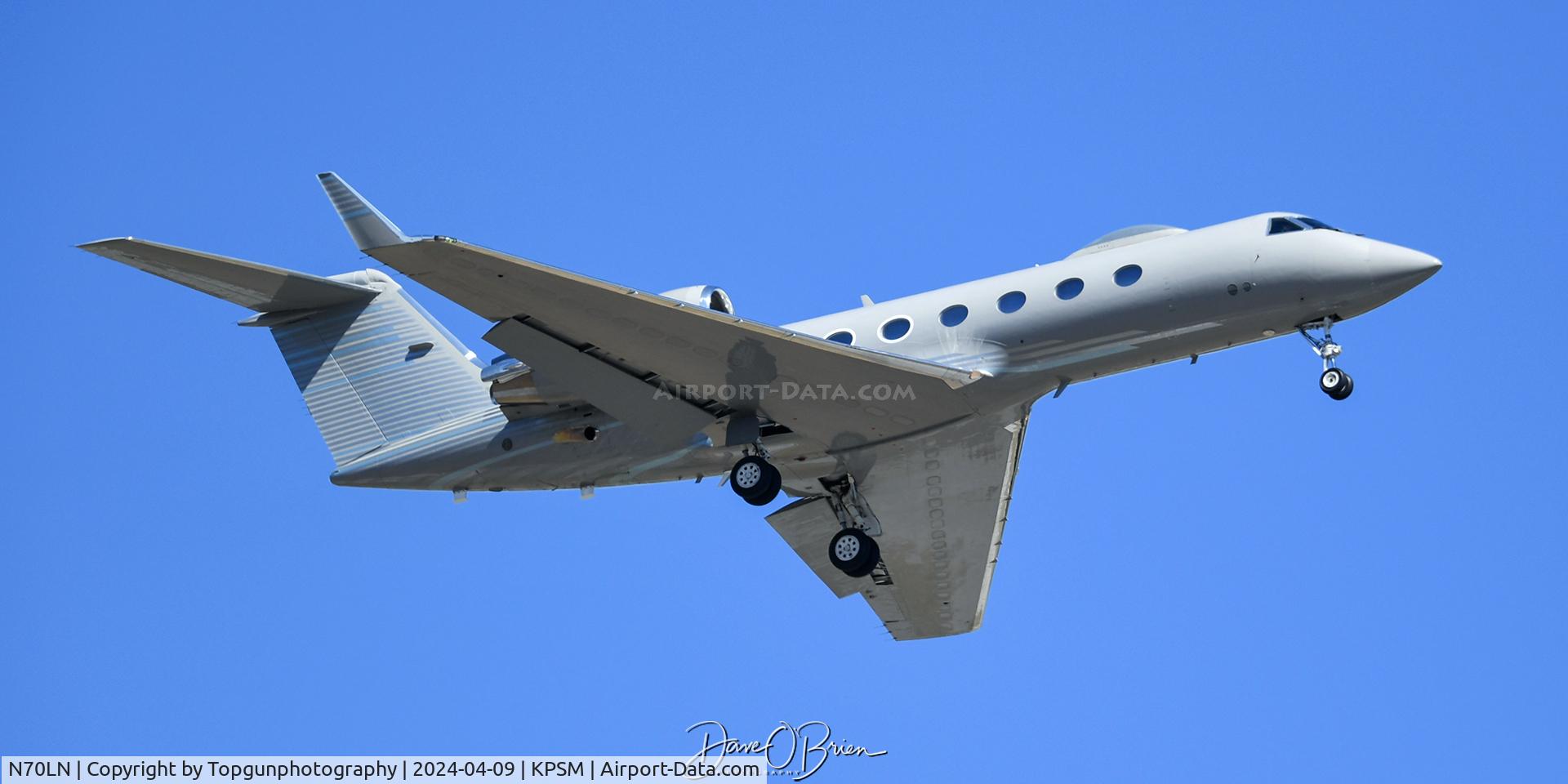 N70LN, 1989 Gulfstream G-IV C/N 1101, after a few passes he heads back to KBED