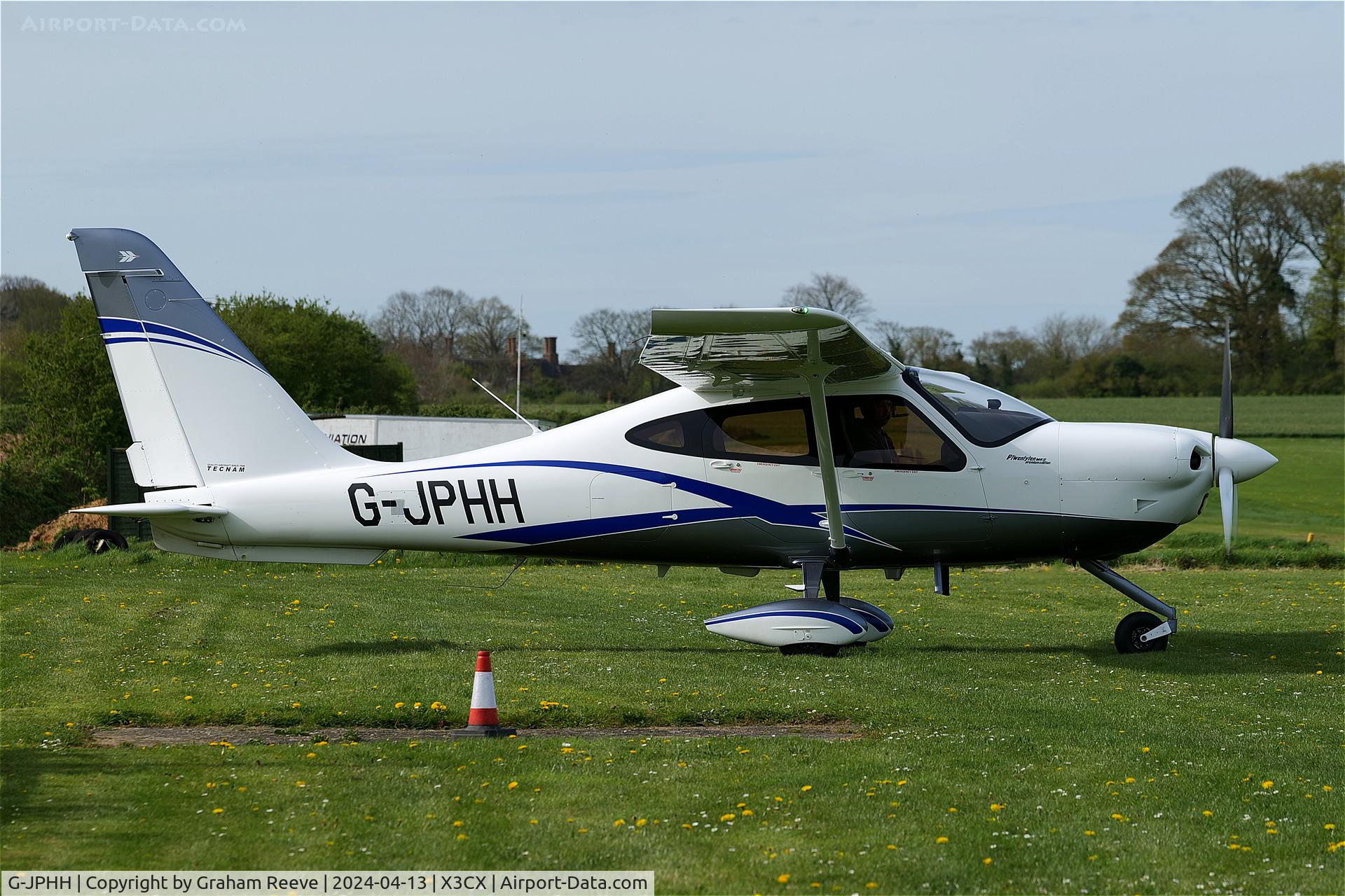 G-JPHH, 2022 Tecnam P2010 TDI C/N 230, Departing from Northrepps.