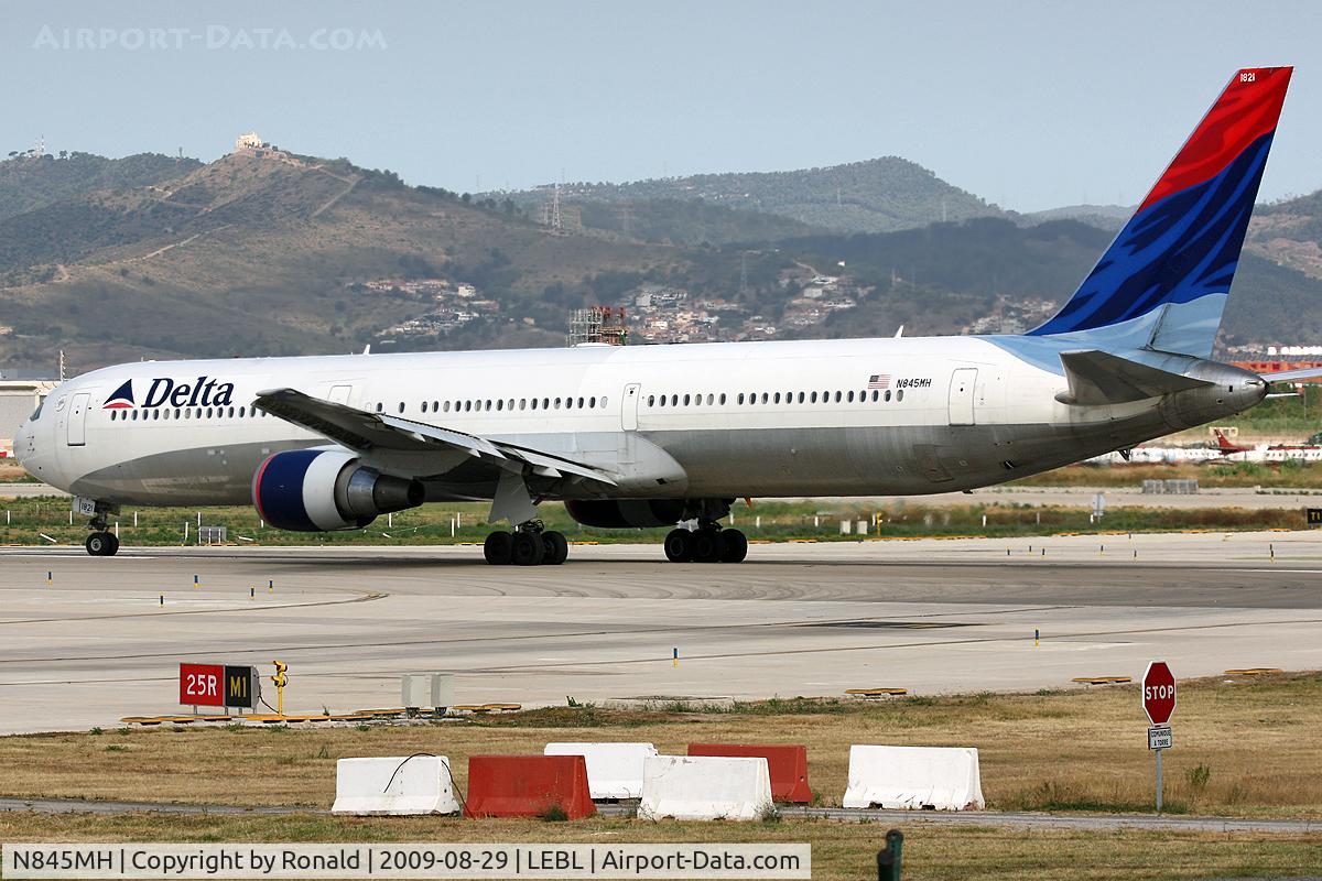 N845MH, 2002 Boeing 767-432/ER C/N 29719, at bcn