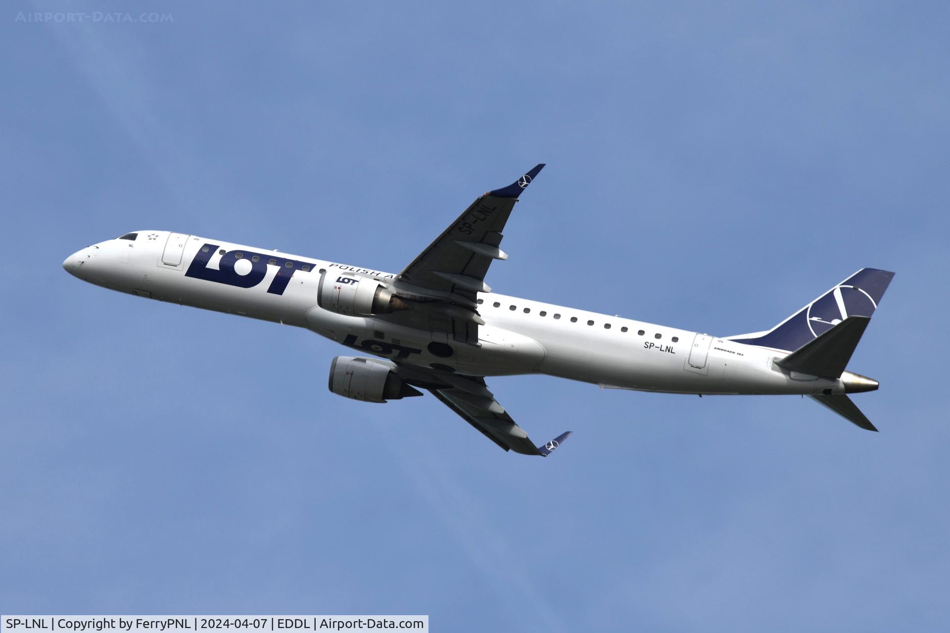SP-LNL, 2010 Embraer 195AR (ERJ-190-200 IGW) C/N 19000382, LOT ERJ190 taking-off