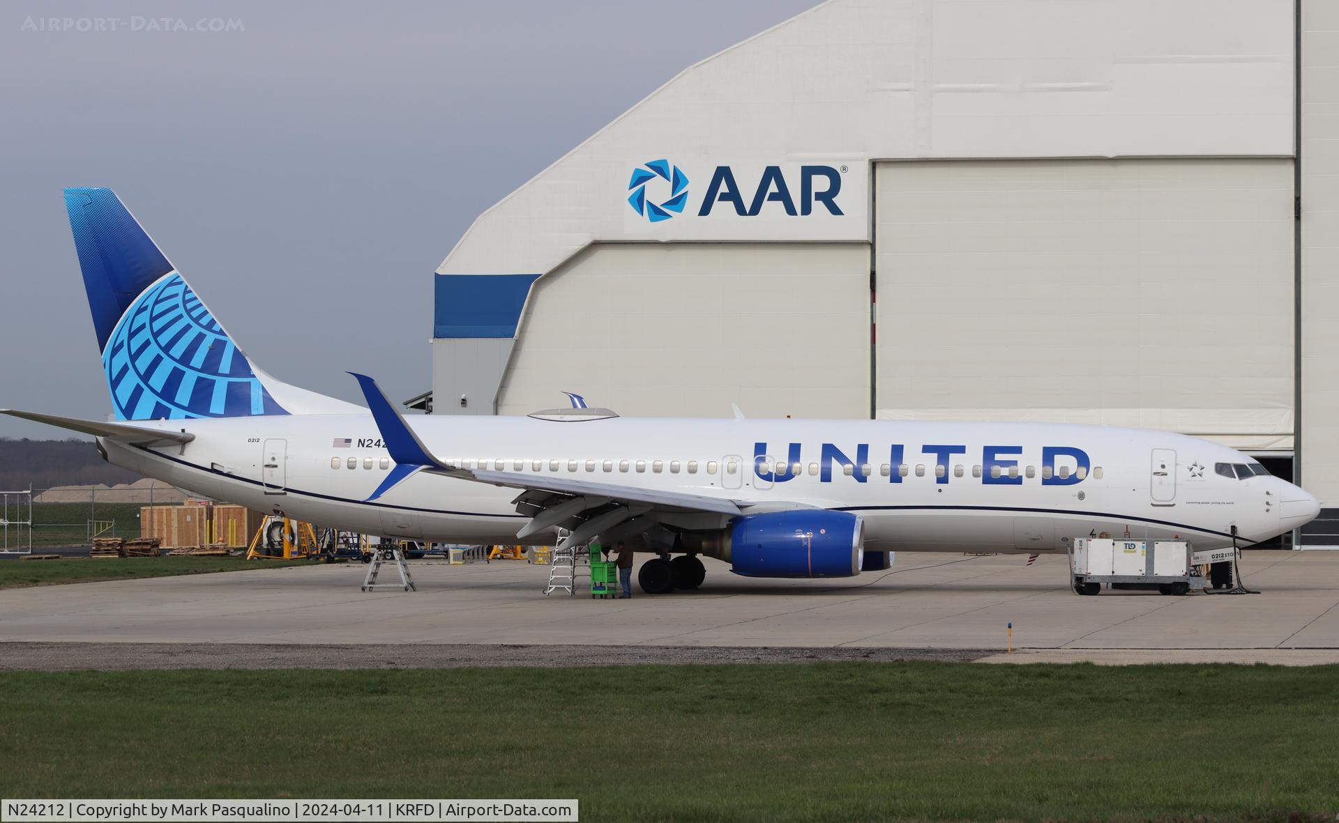 N24212, 1998 Boeing 737-824 C/N 28772, Boeing 737-824